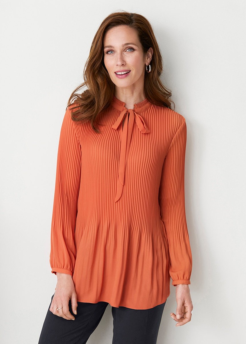 Blusa_plisada_con_cuello_con_volantes_Ladrillo_FA1_slim