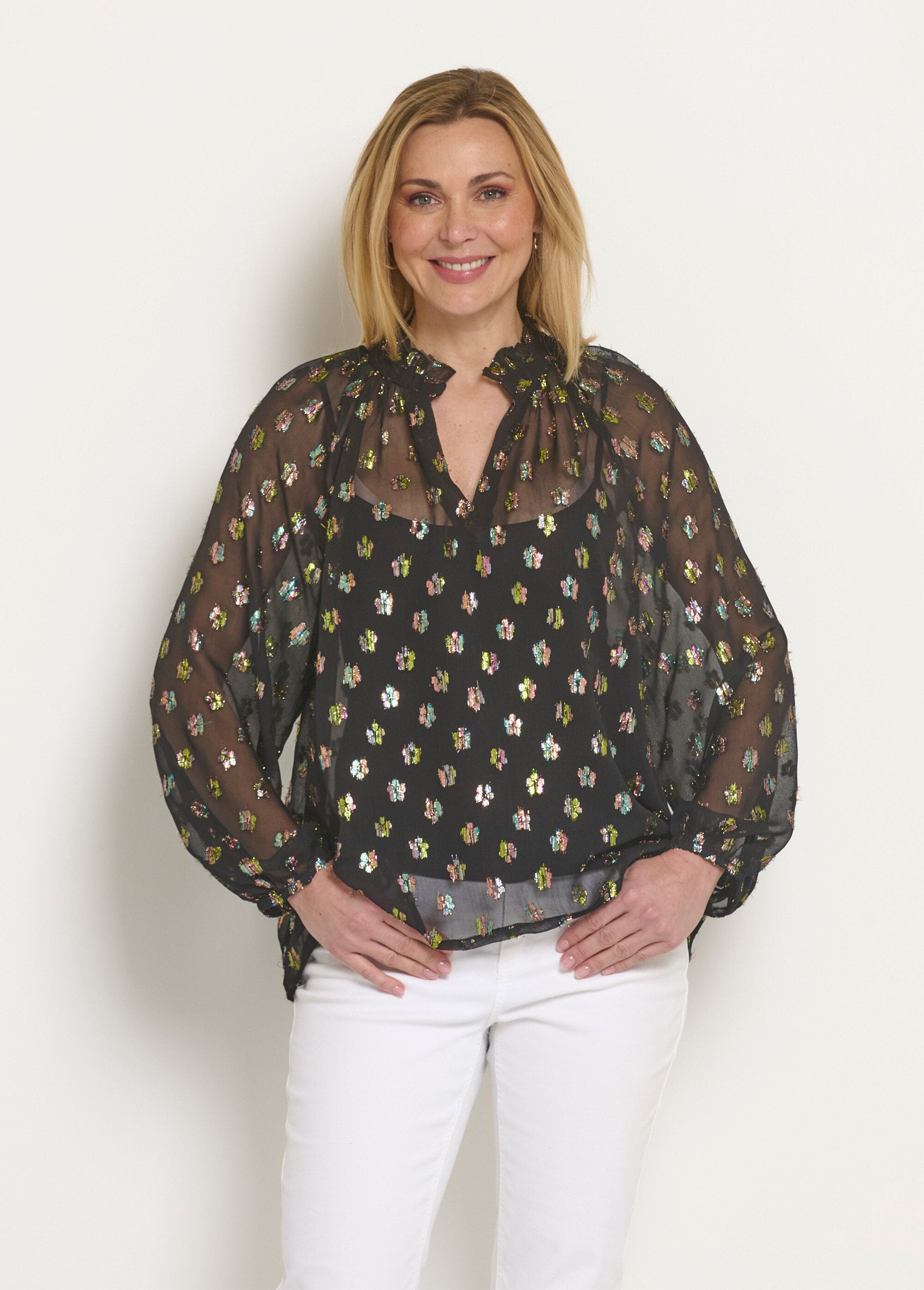 Blusa_de_velo_con_motivo_metalizado_y_cuello_en_V_Negro_FA1_slim