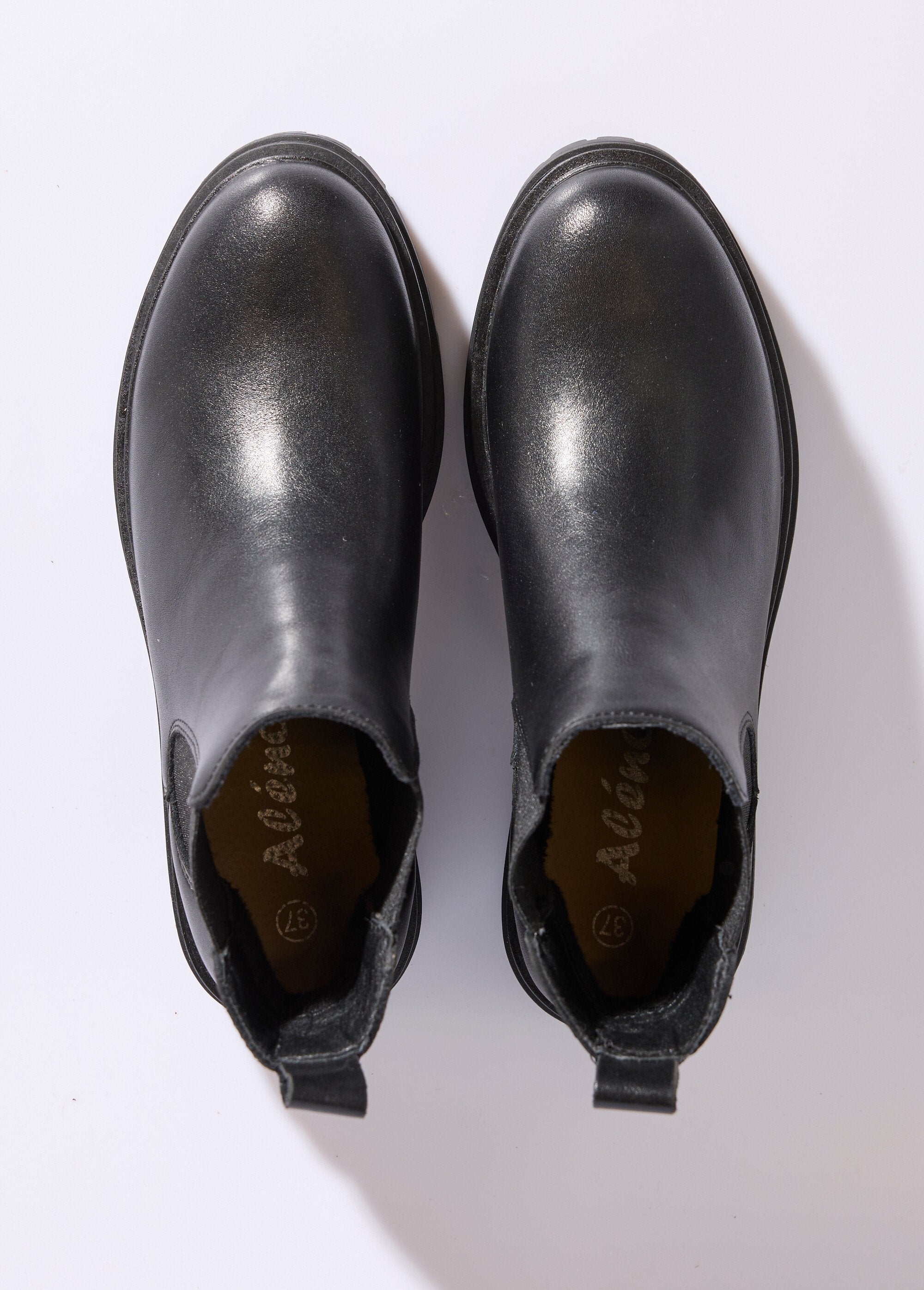 Botas_Chelsea_de_piel_con_suela_gruesa_Negro_OV1_slim