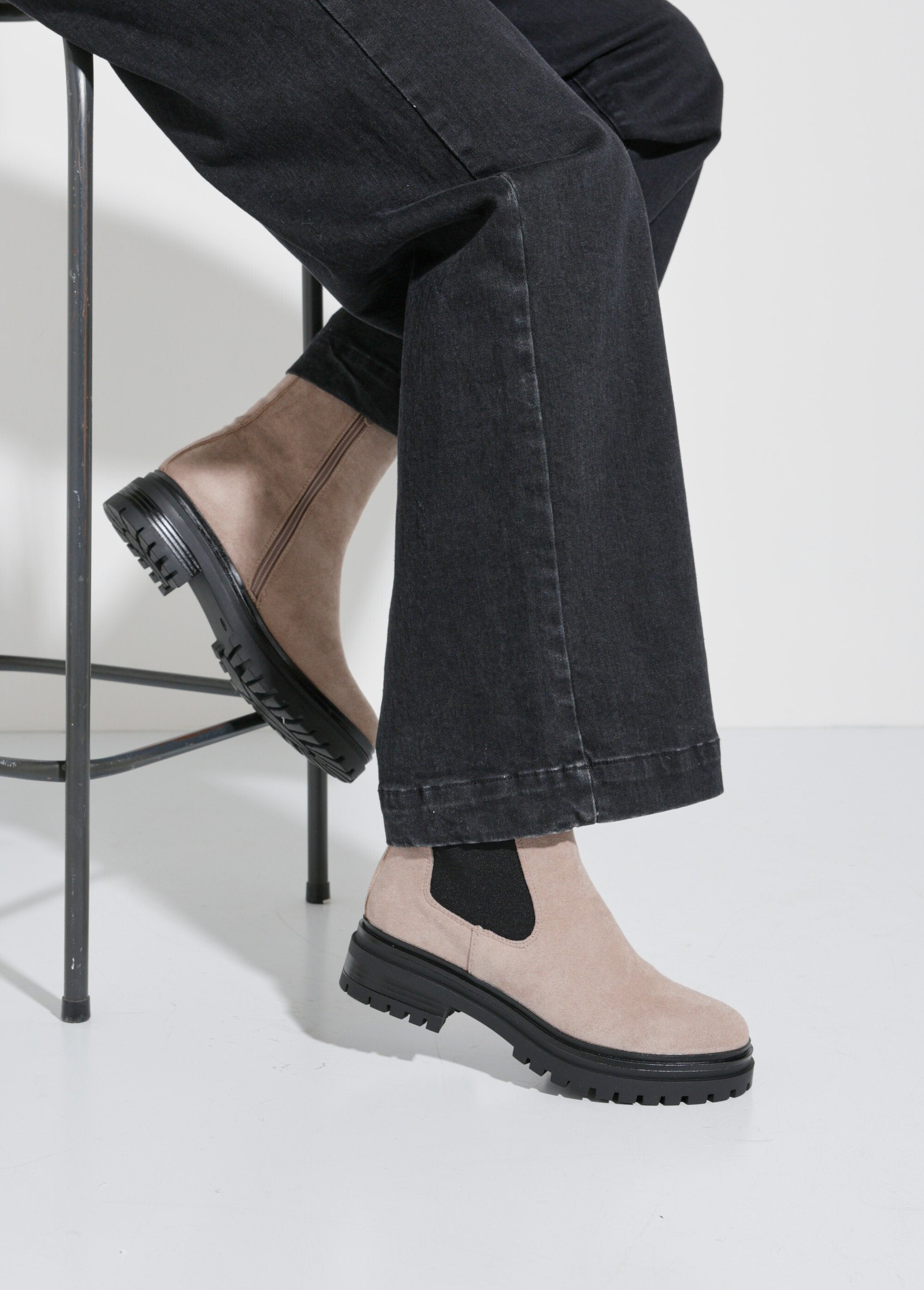 Botas_altas_Chelsea_con_suela_con_tacos_Beige_SF1_slim