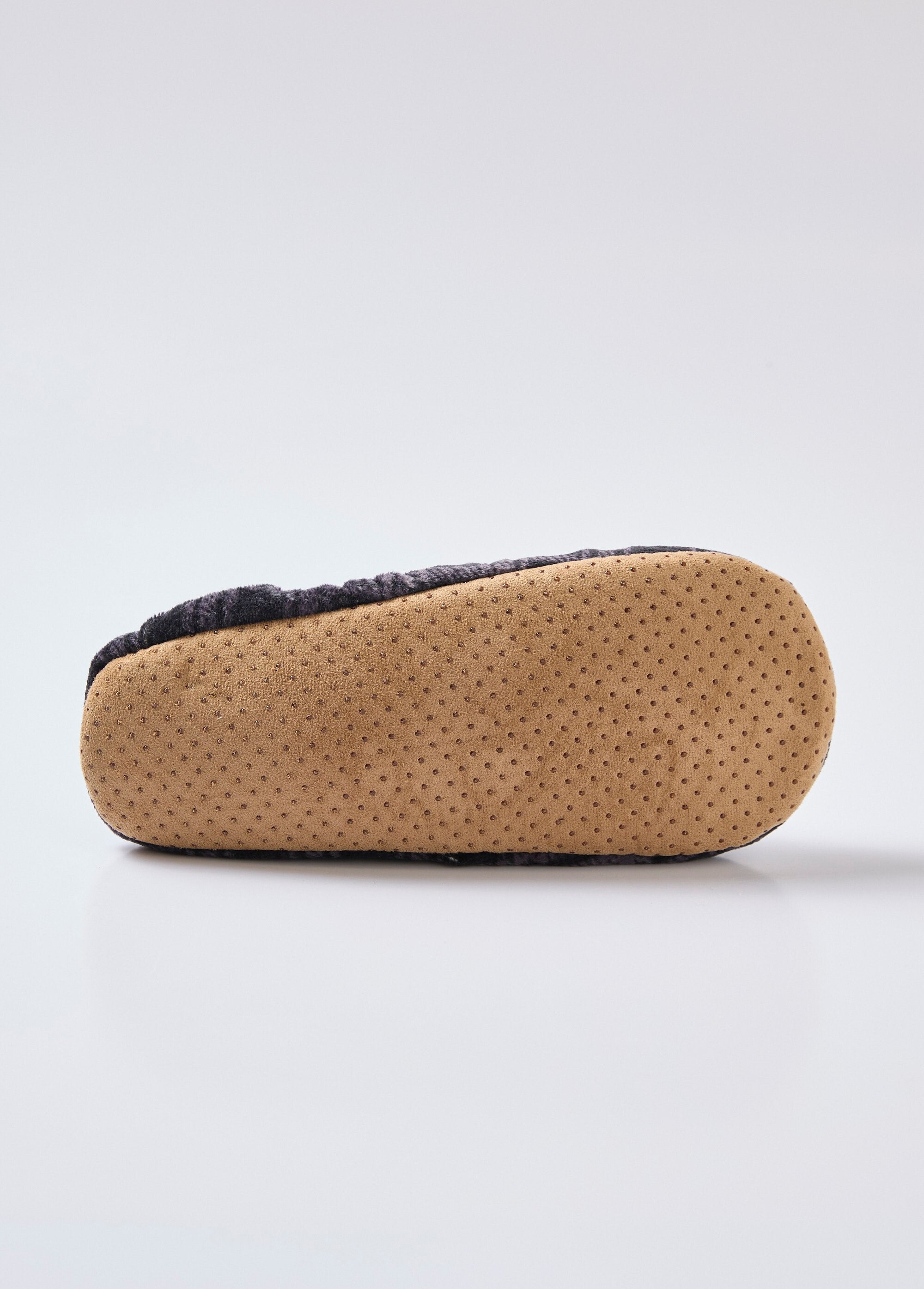 Pantuflas_cálidas_con_forro_de_sherpa_Azulejos_negros_UN1_slim