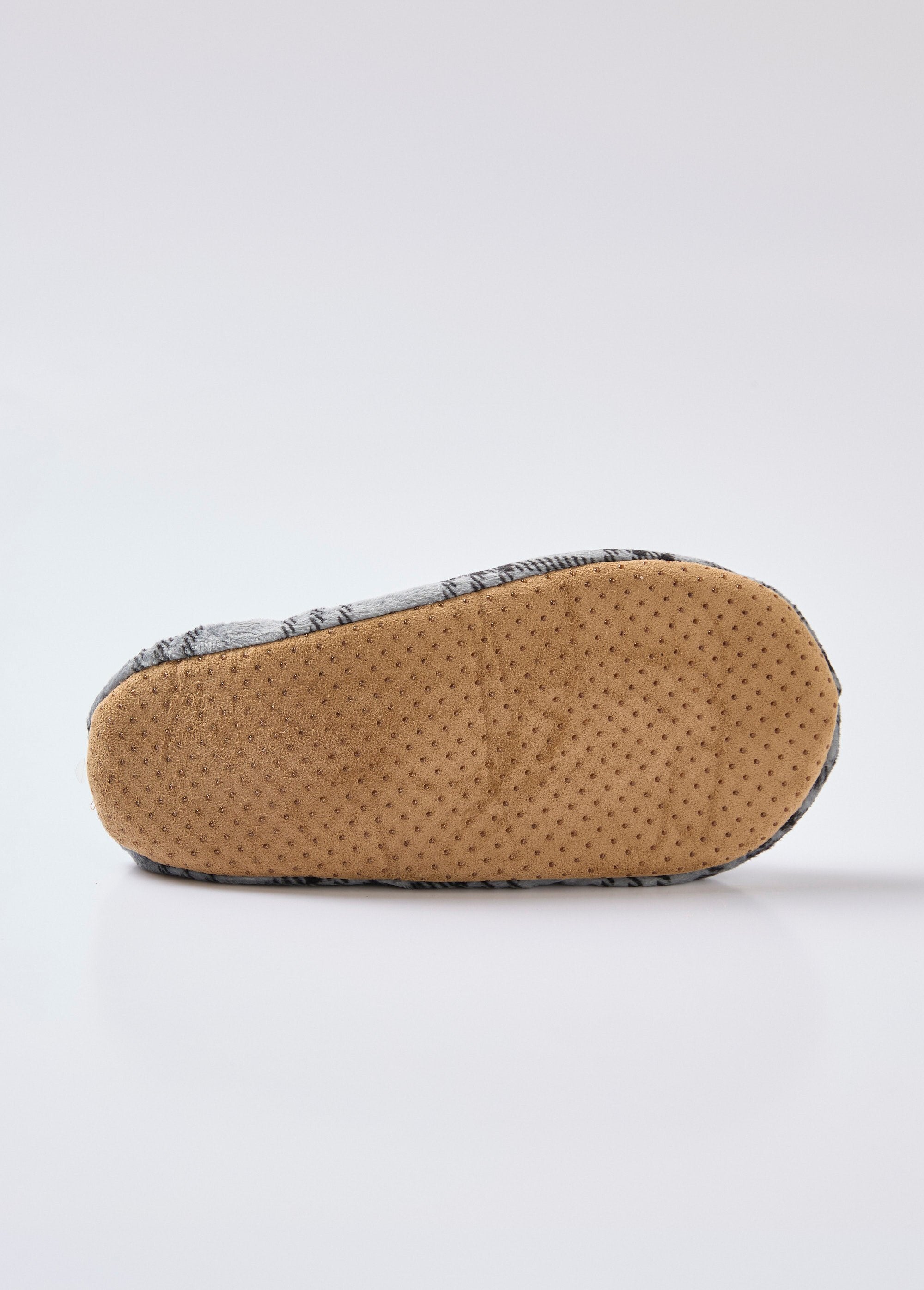 Pantuflas_cálidas_con_forro_de_sherpa_Azulejos_grises_UN1_slim