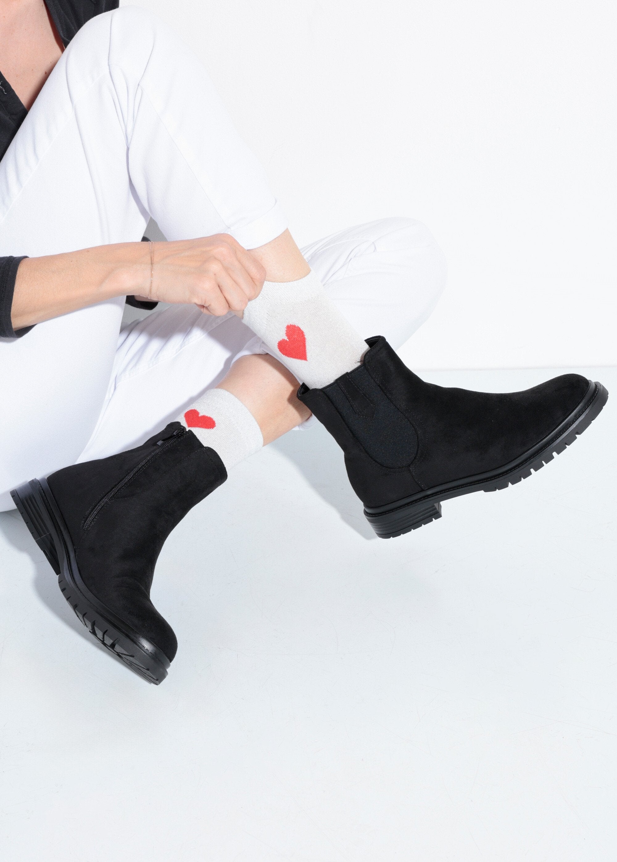 Botas_Chelsea_con_suela_dentada_Negro_SF1_slim