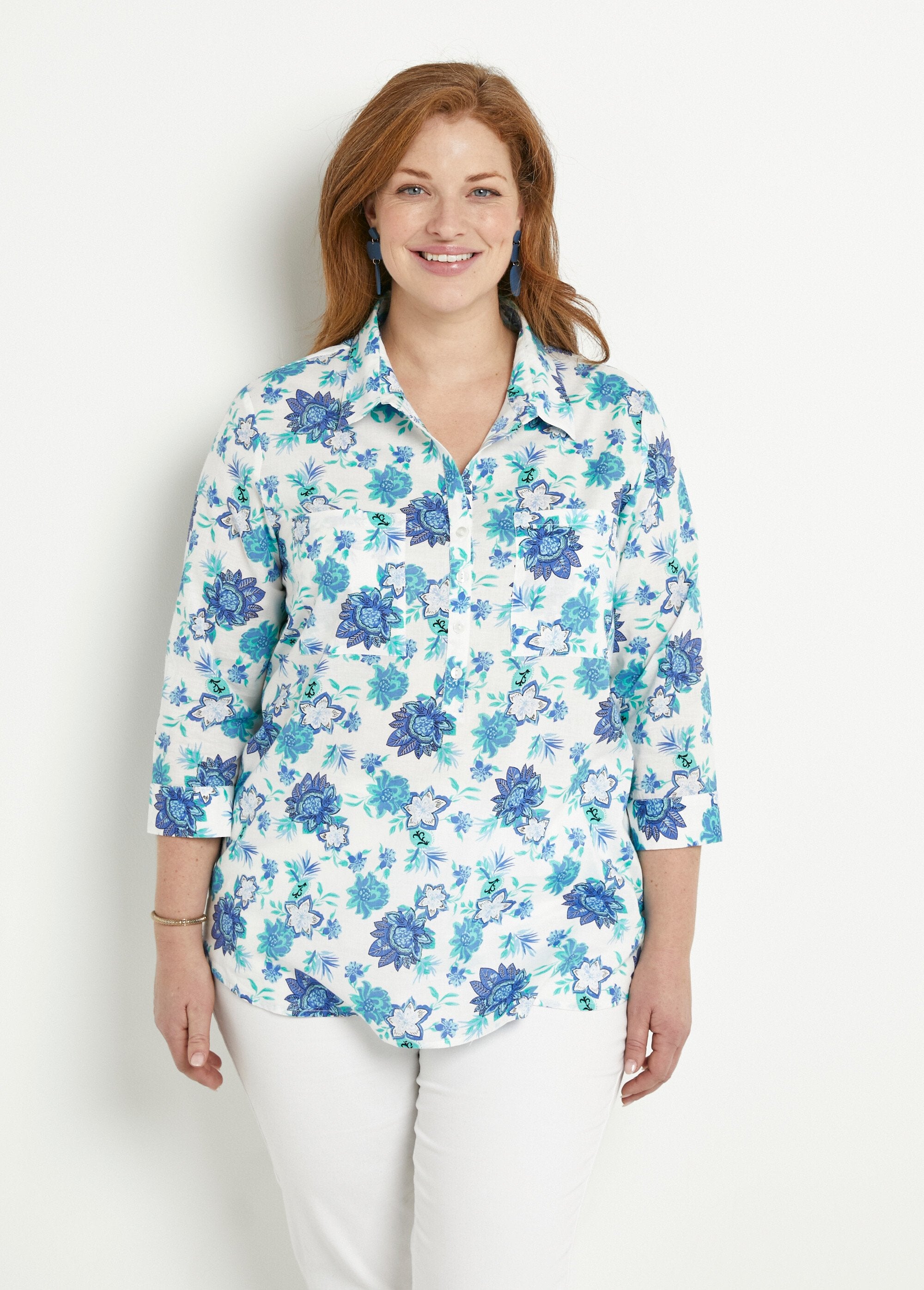 Blusa_larga_de_algodón_con_botones_y_estampado_floral_Plano_FA1_curvy