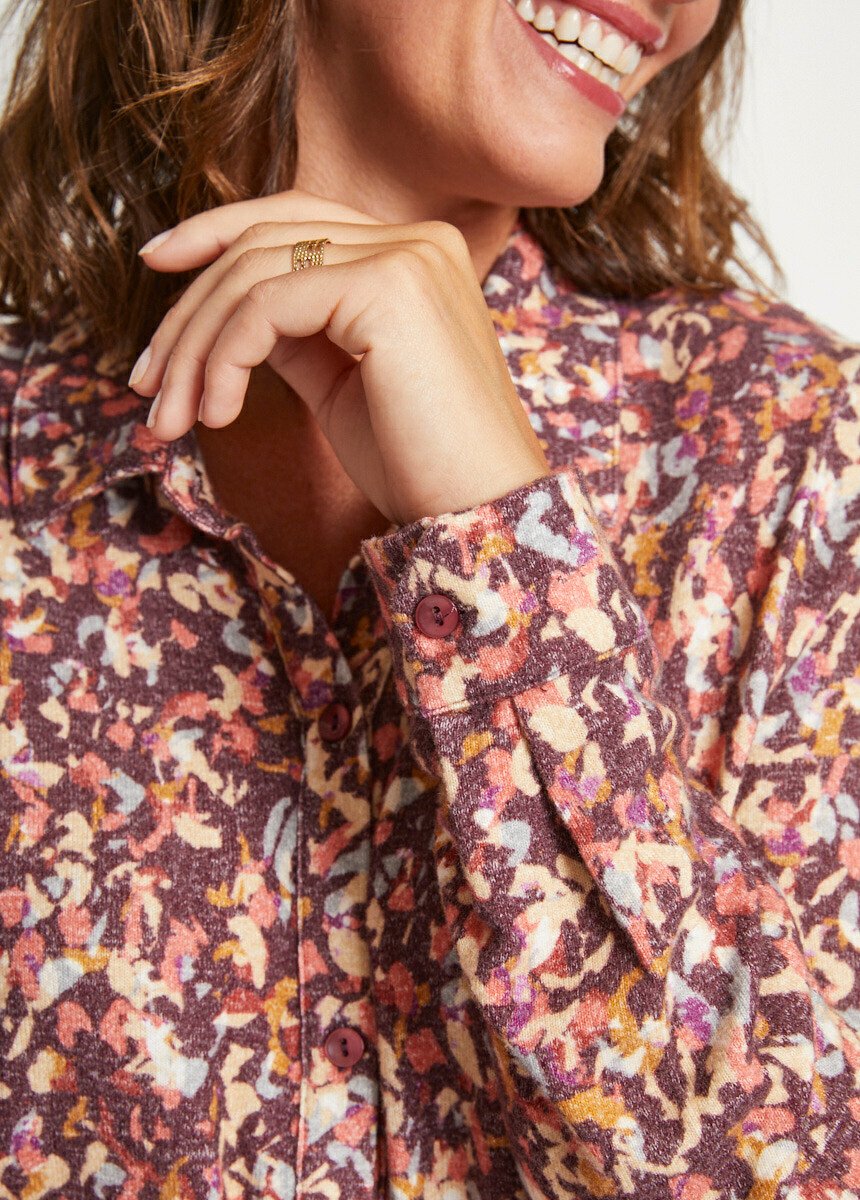 Blusa_estampada_de_punto_cálido_Fondo_burdeos_DE2_slim