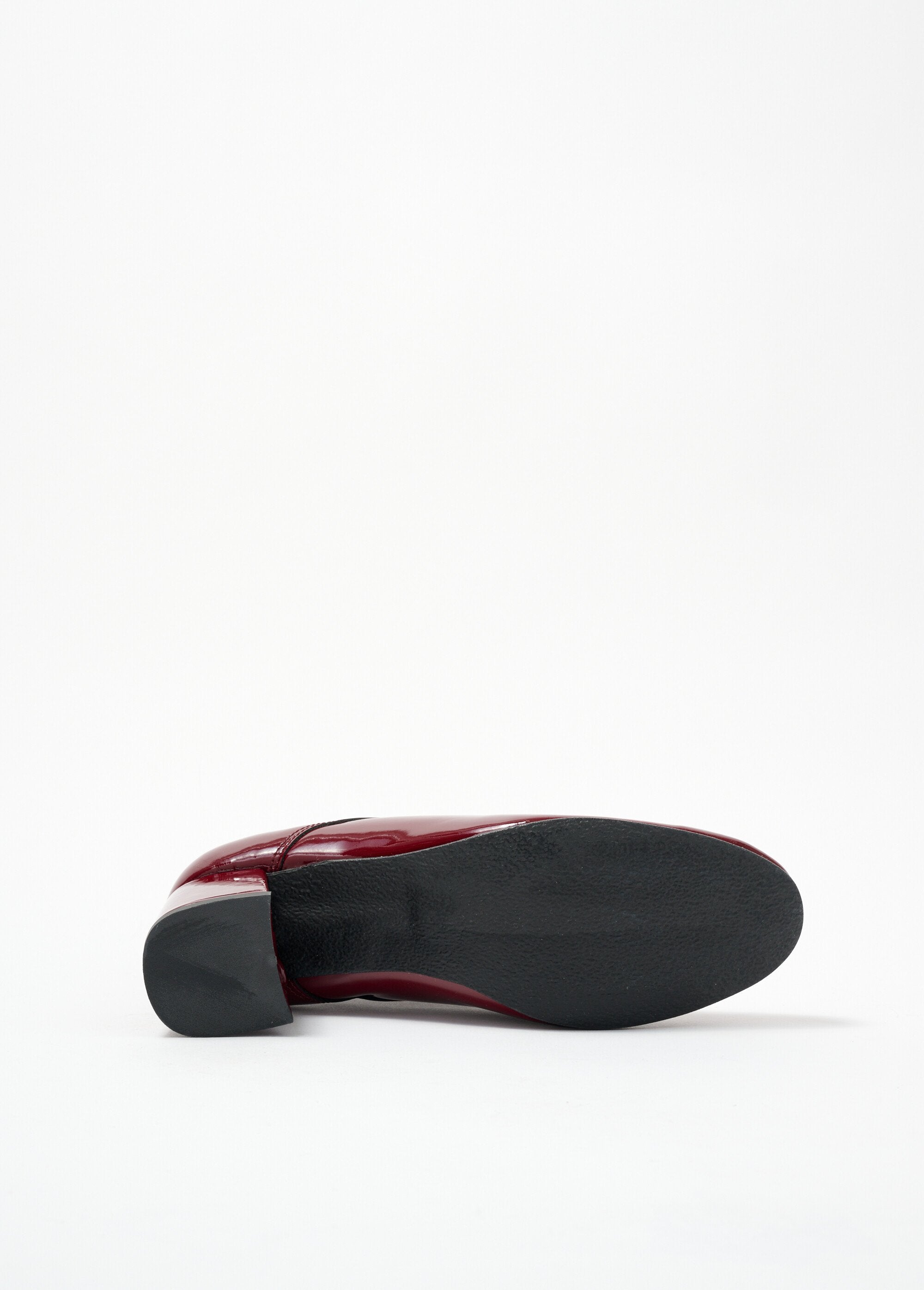 Derbies_de_charol_con_cordones_y_tacón_ancho_y_cómodo_Barniz_burdeos_UN1_slim