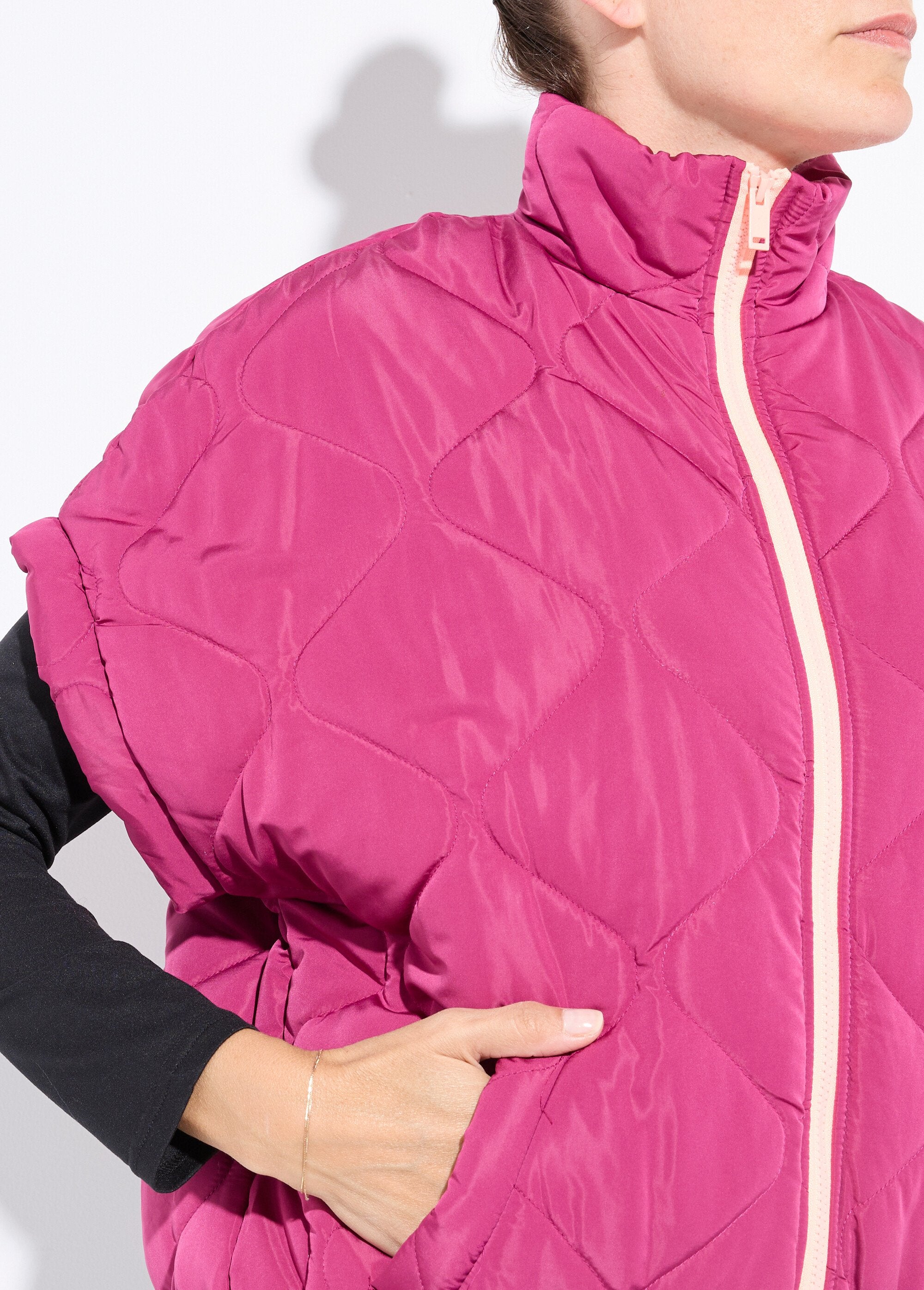 Chaqueta_de_plumas_mate_sin_mangas_con_cremallera_fluorescente_Ciruela_DE1_slim