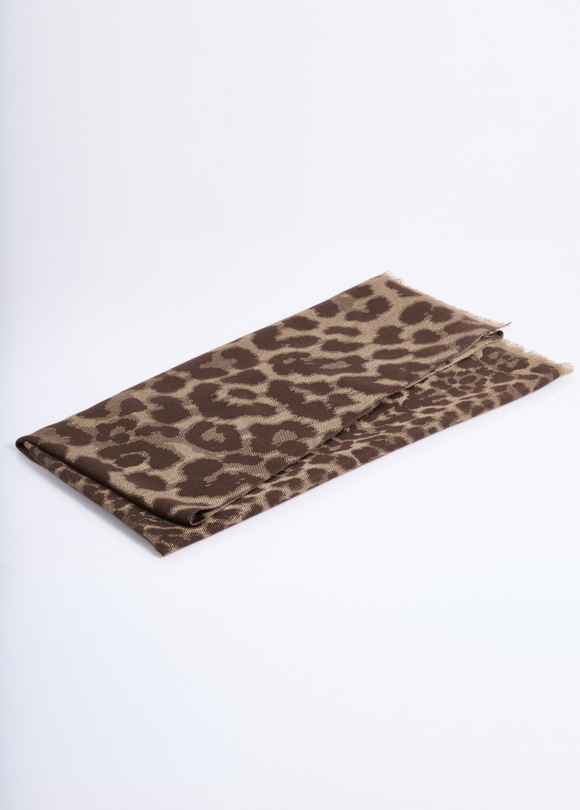 Pañuelo_fino_metalizado_animal_print_Café_DE1_slim