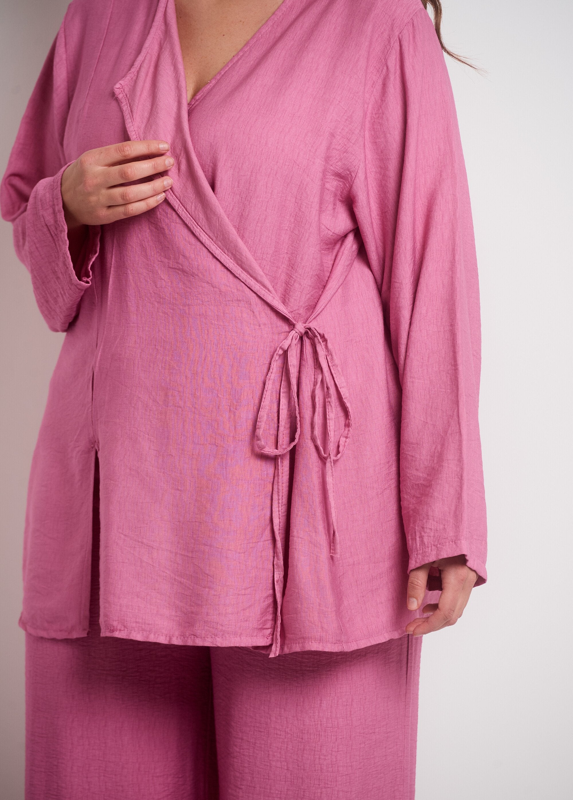 Conjunto_de_top_cruzado_y_pantalón_ancho_Peonía_DE2_curvy