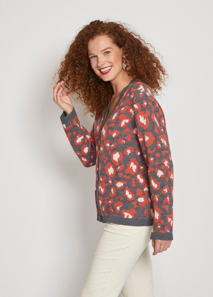 Cárdigan_corto_con_botones_en_jacquard_de_leopardo_Gris_y_terracota_DR1_slim
