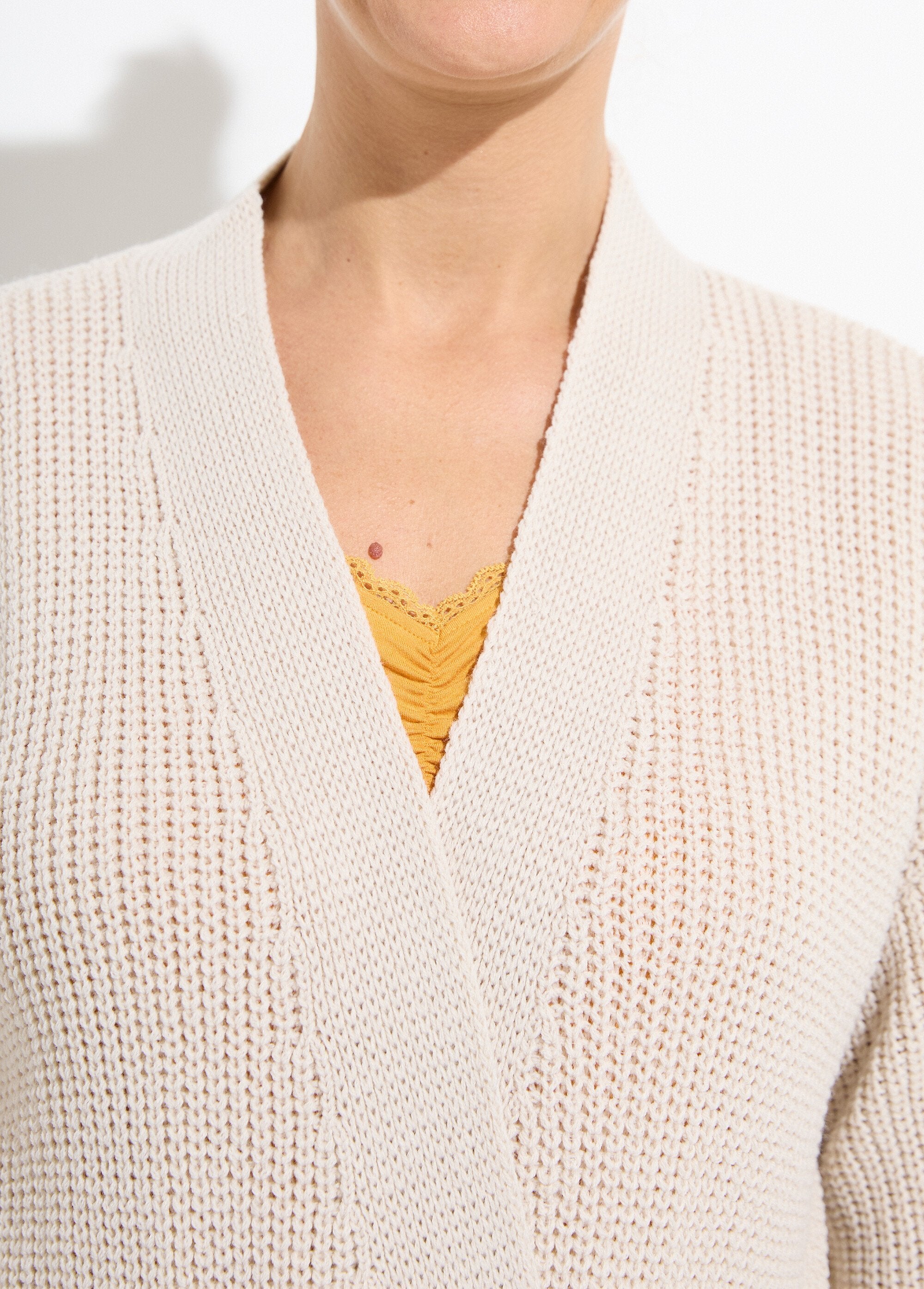 Cárdigan_largo,_liso_y_de_punto_con_cuentas_de_borde_a_borde_Cadena_DE1_slim