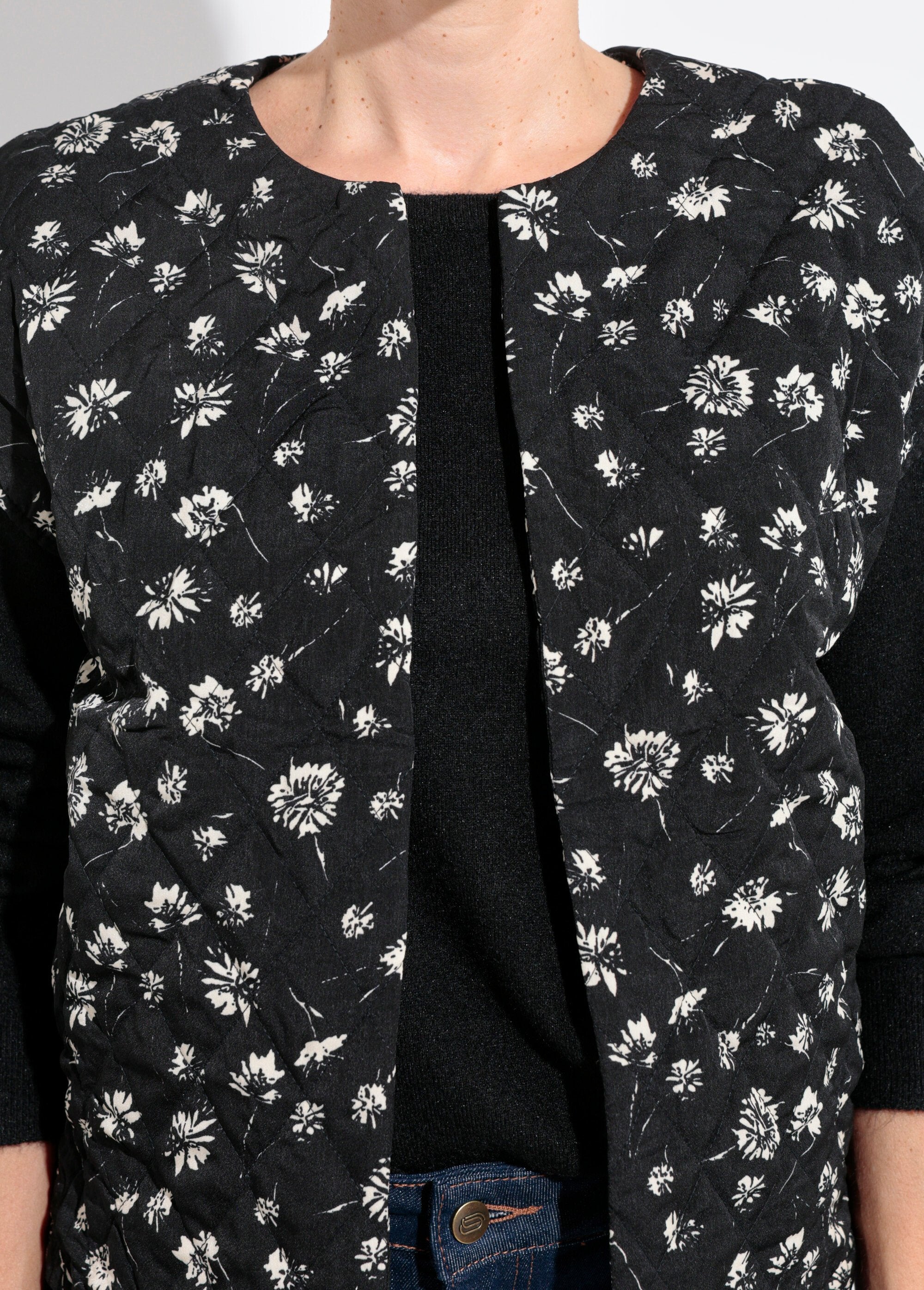 Chaleco_acolchado_sin_mangas_con_costuras_Negro_DE1_slim