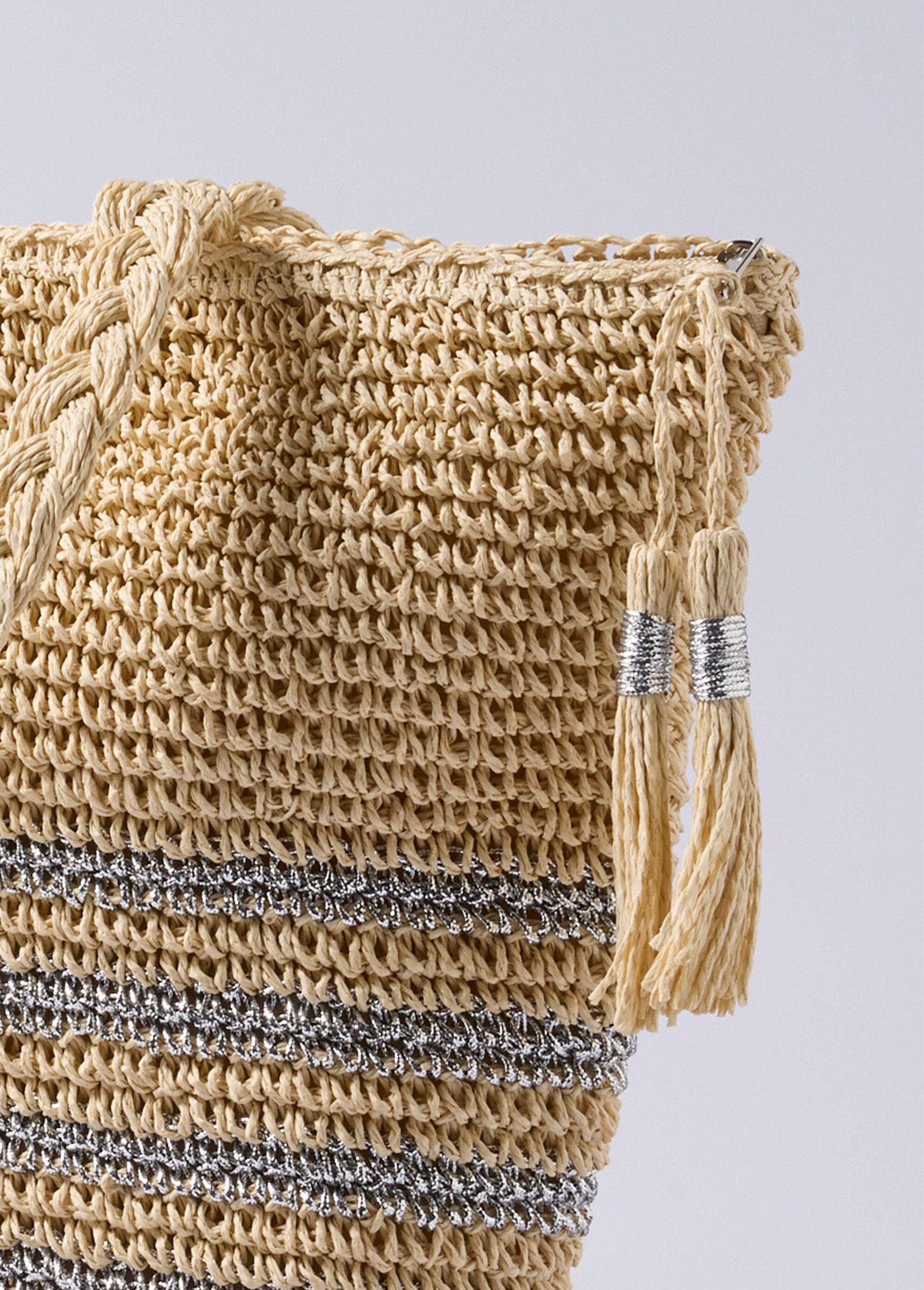 Bolso_grande_de_paja,_rayas_y_asas_largas._Natural_y_plata_DE3_slim