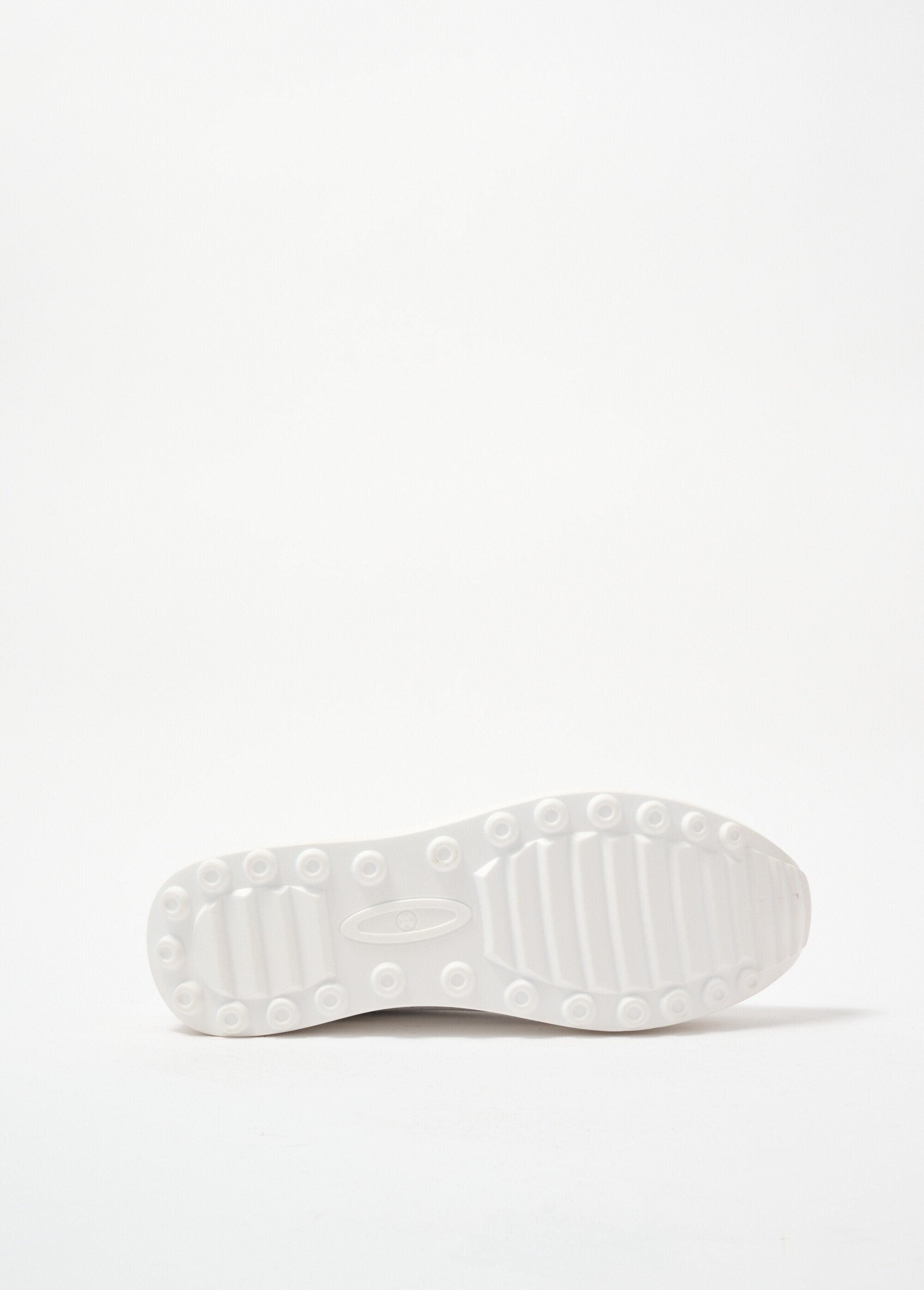 Zapatillas_de_piel_perforada_Blanco,_Blanca_UN1_slim