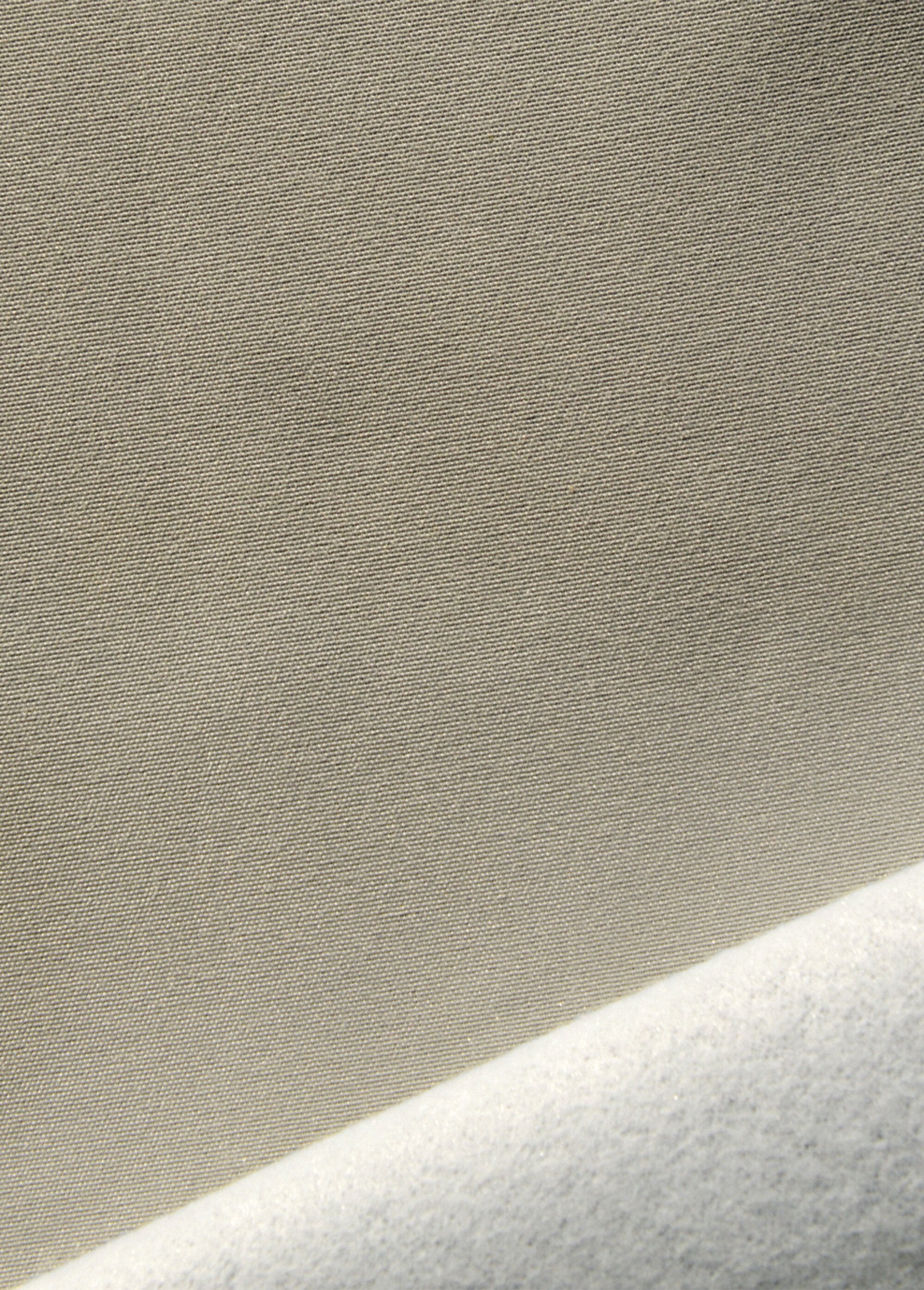 Cortina_muy_opaca_y_aislante,_con_ojales._Arena_DE1_slim