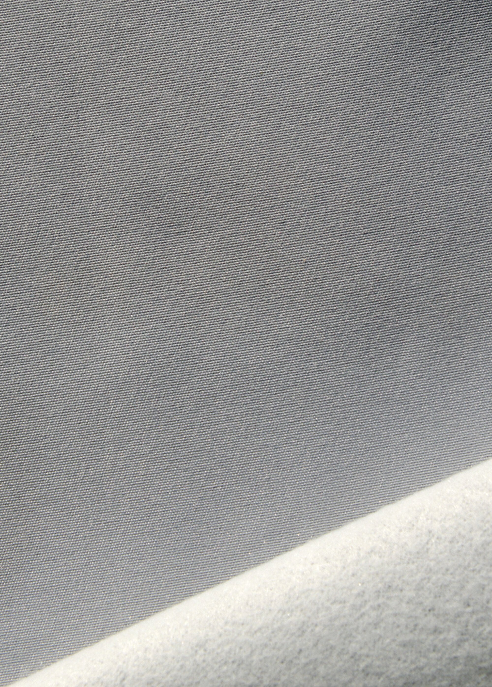 Cortina_muy_opaca_y_aislante,_con_ojales._Gris_DE1_slim