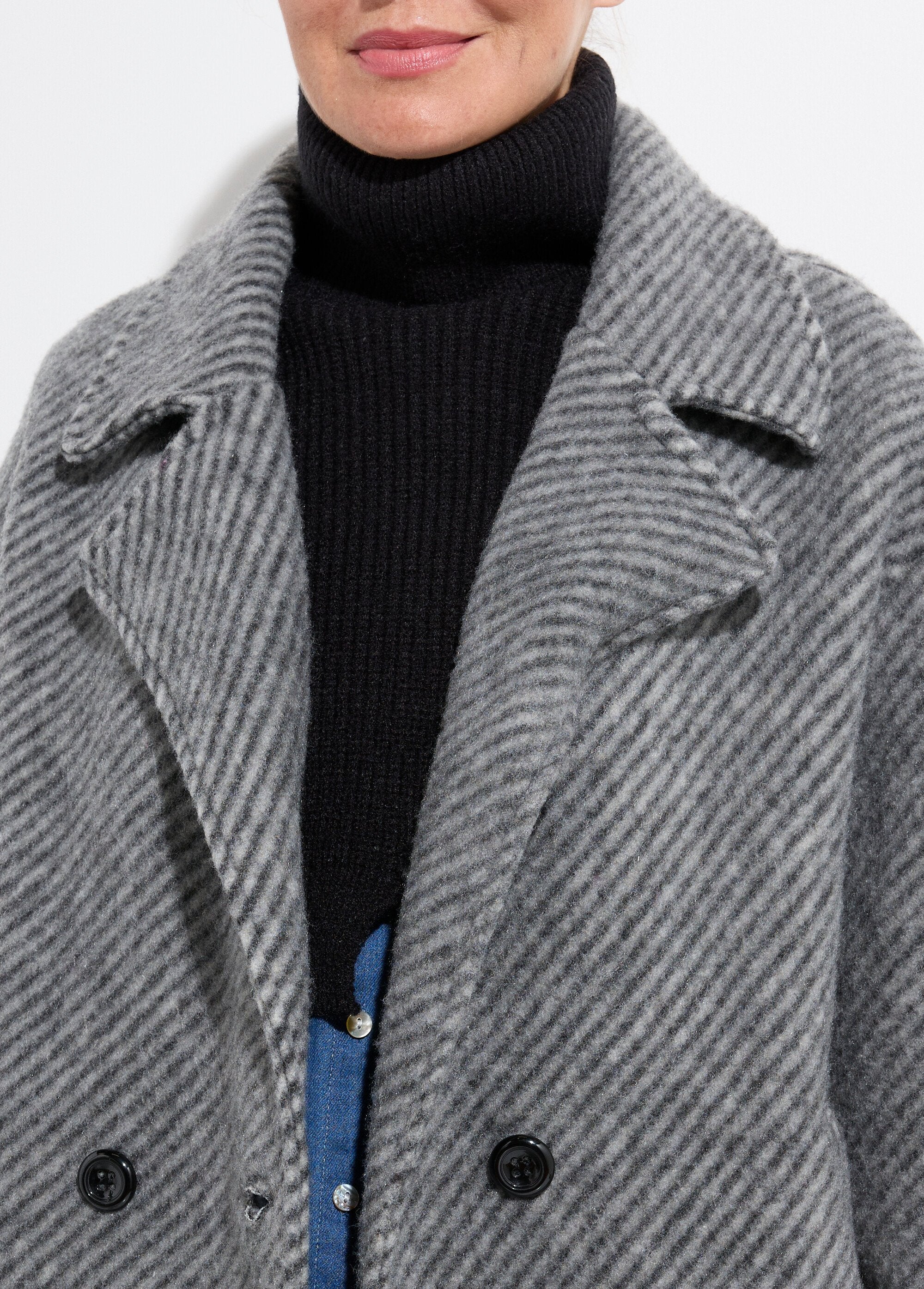 Abrigo_largo_de_lana_cálida_con_patrón_acanalado._Gris_DE1_slim