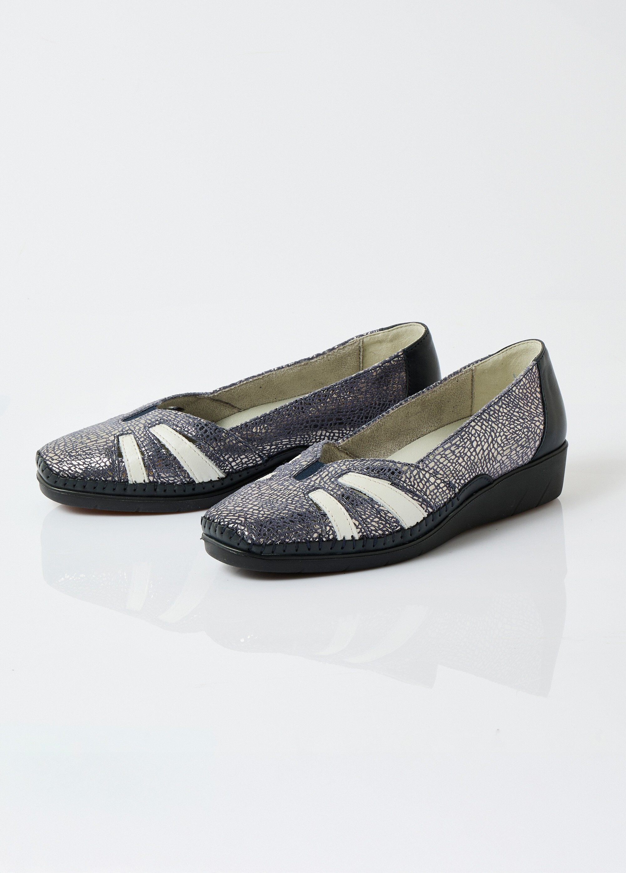 Mocasines_de_cuña_de_piel_con_ancho_suave_y_cómodo._Marina_DE1_slim