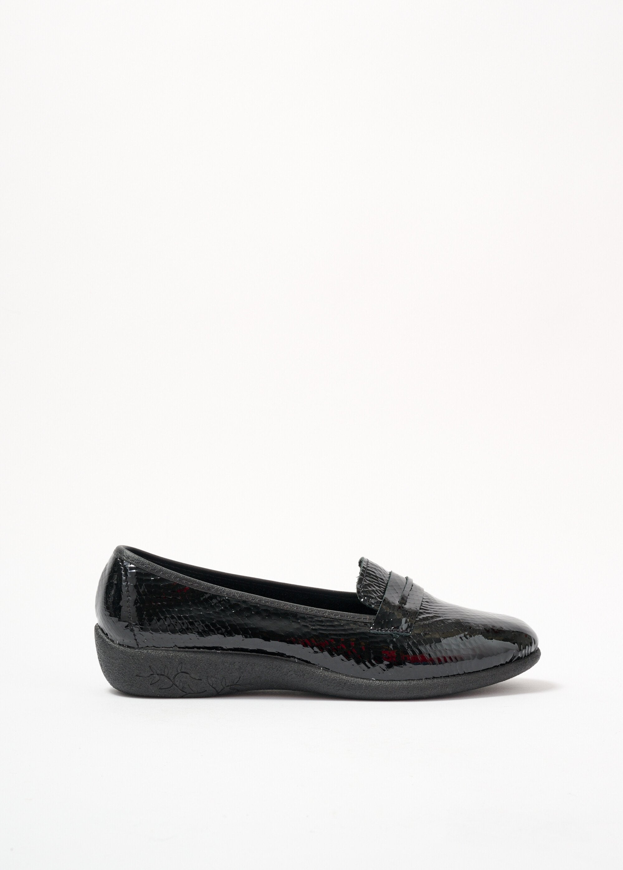 Mocasines_anchos_de_charol_efecto_cocodrilo_Negro_DR1_slim