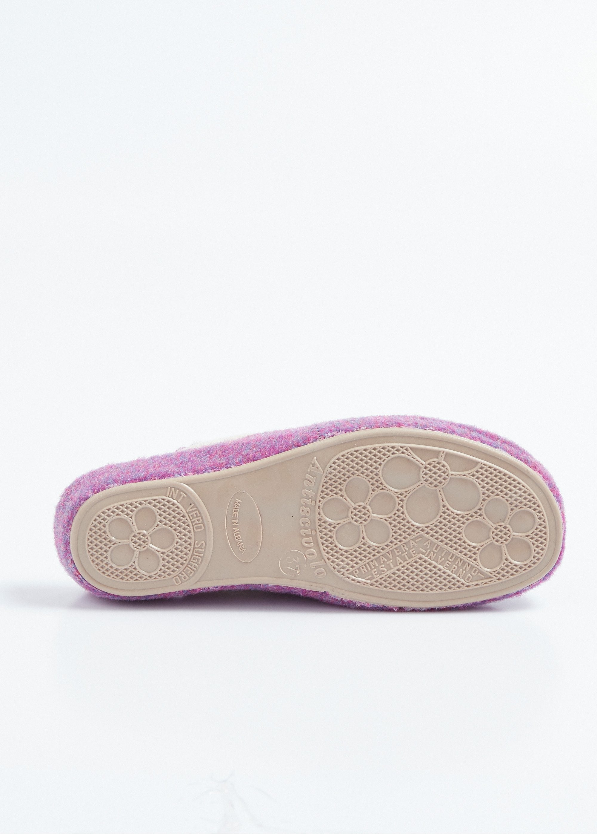 Mules_de_fieltro_con_aplicación_floral._Parma_UN1_slim