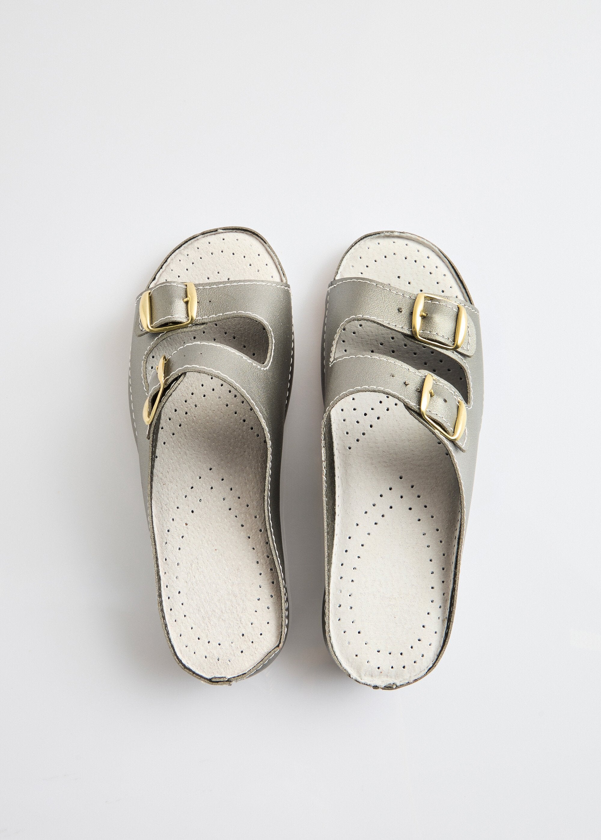 Mules_anchos_y_cómodos_con_hebillas_Bronce_OV1_slim