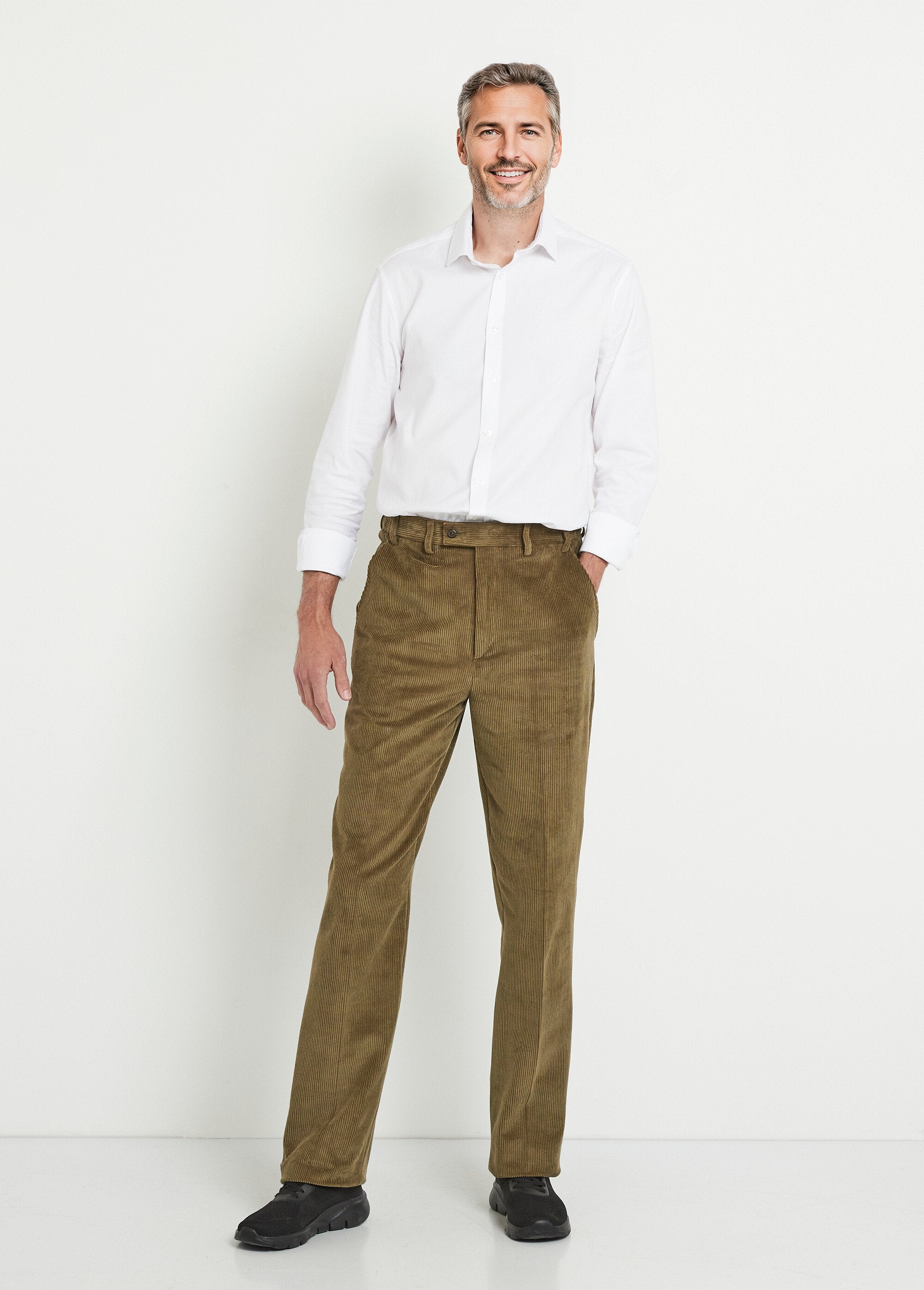 Pantalón_recto_con_cinturón_elástico_cómodo._Terciopelo_de_bronce_SF1_slim