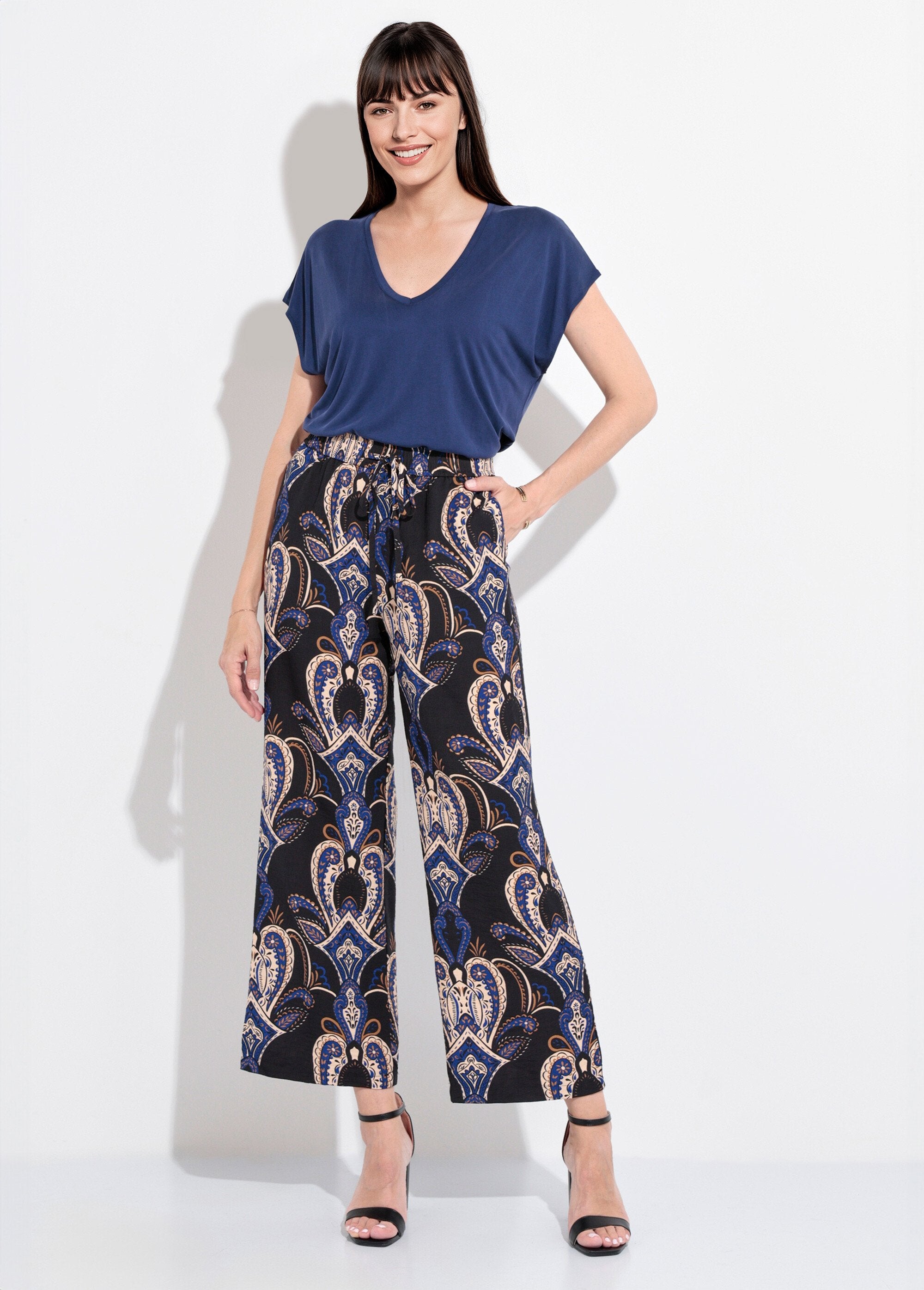 Pantalones_elásticos_holgados_con_estampado_paisley_Marina_SF1_slim