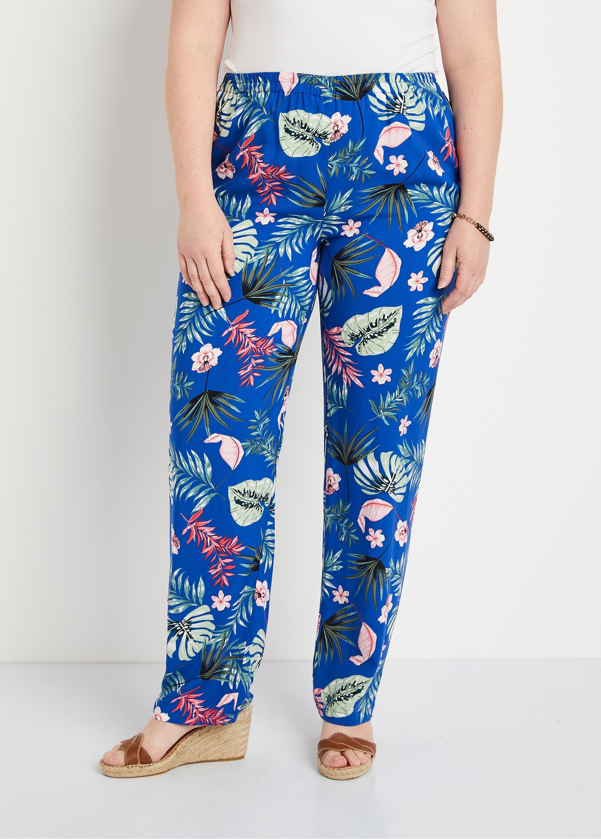 Pantalón_estampado_cintura_elástica_fondo_azul_real_FA2_curvy