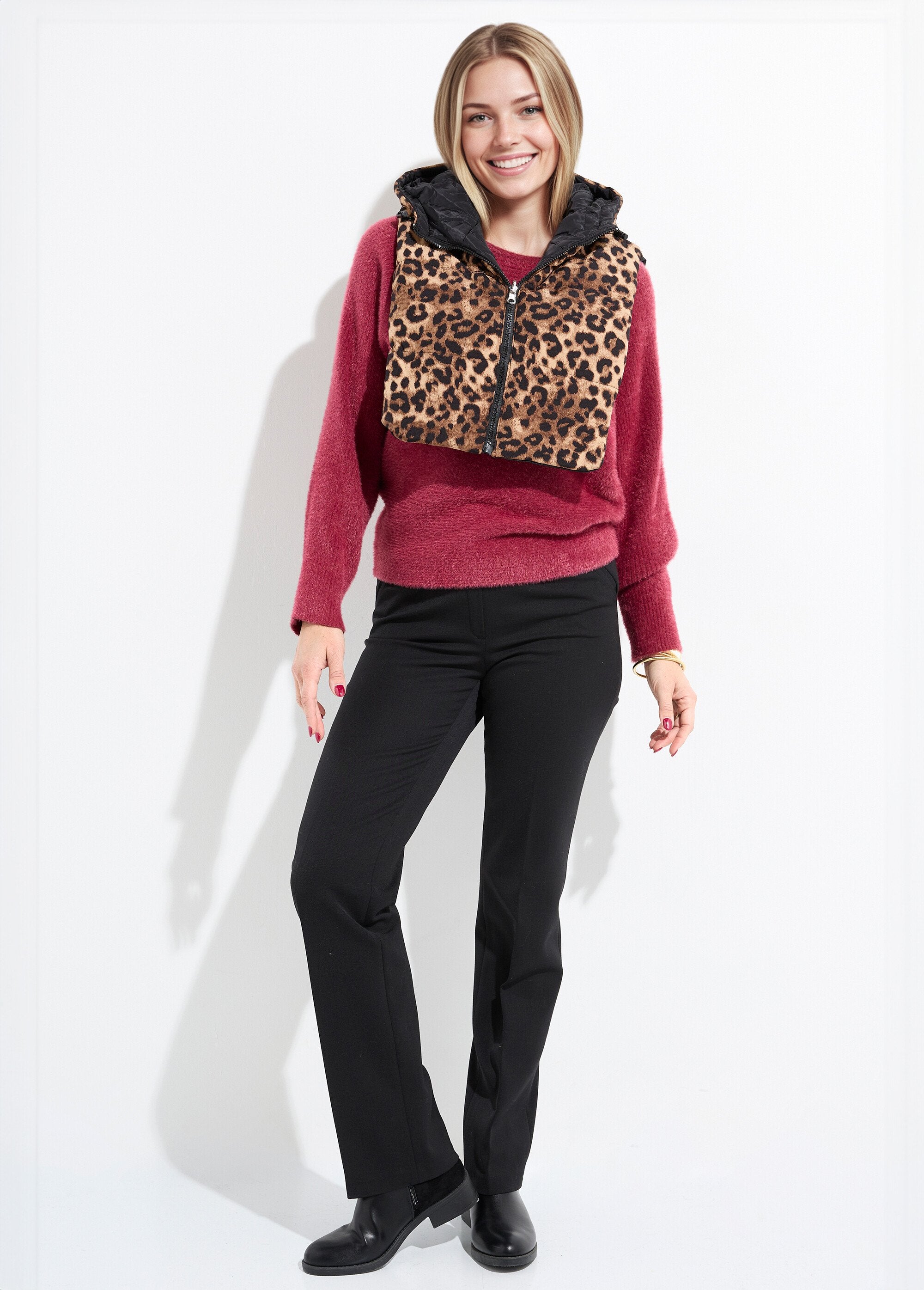 Babero_acolchado_con_capucha_y_cremallera_Leopardo_SF1_slim