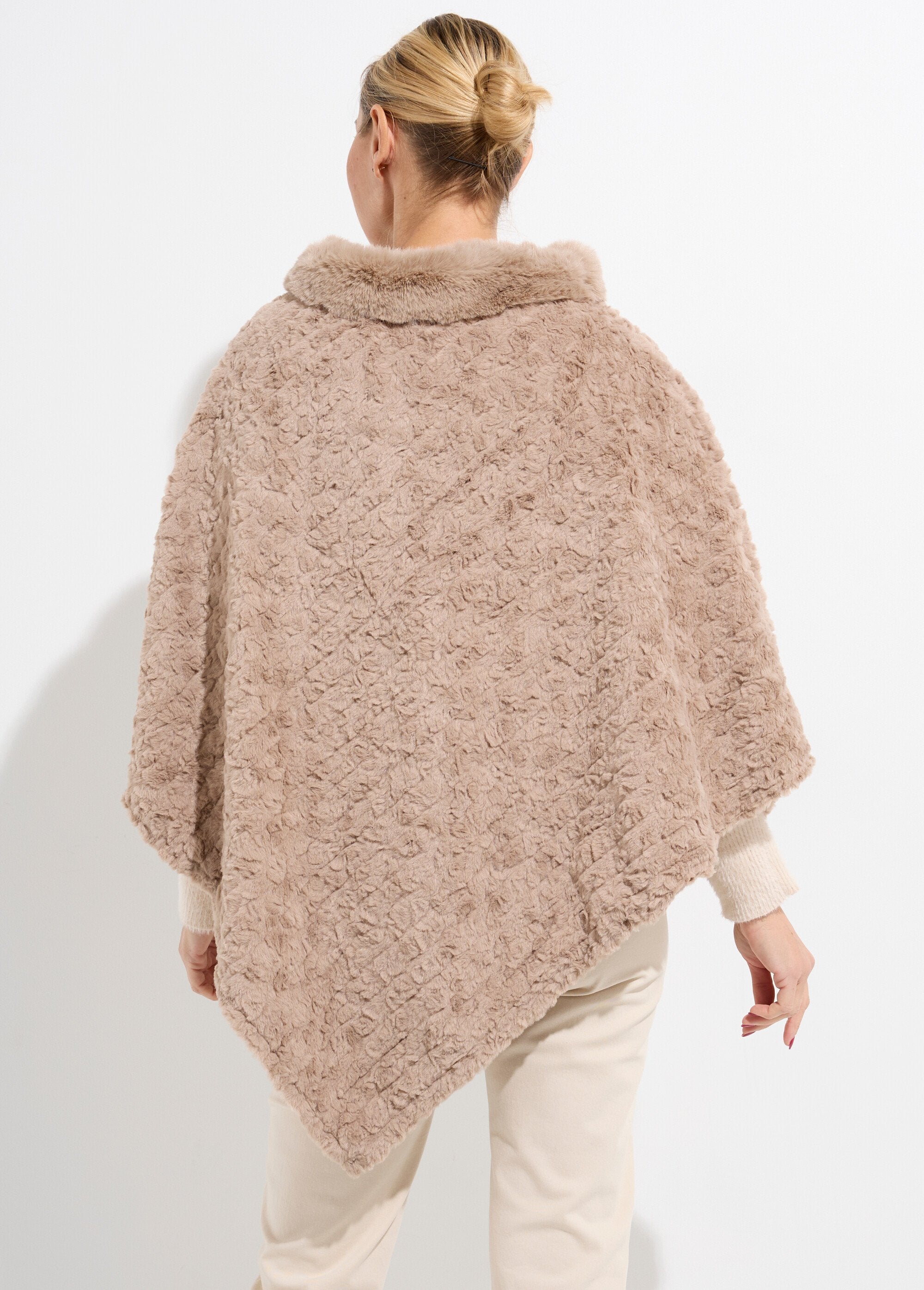 Poncho_de_cuello_alto_de_polar_estilo_sherpa_Lunar_DO1_slim