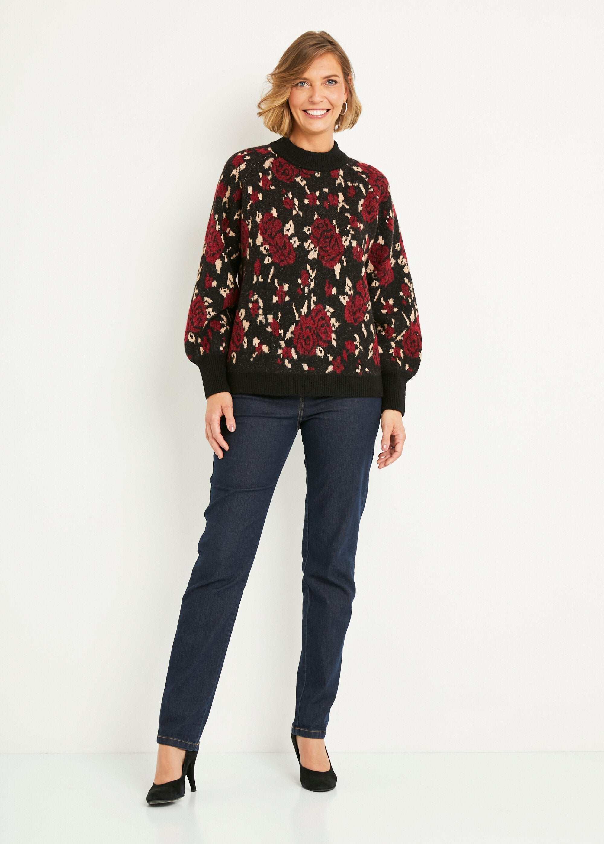 Cálido_jersey_raglán_de_cuello_alto_en_jacquard_floral_Negro_y_rojo_SF1_slim