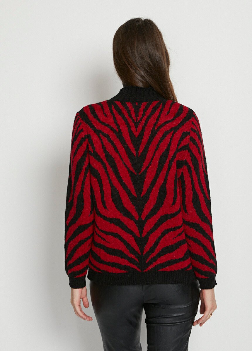 Jersey_de_jacquard_de_cebra_con_cuello_alto_rojo_y_negro_DO1_slim