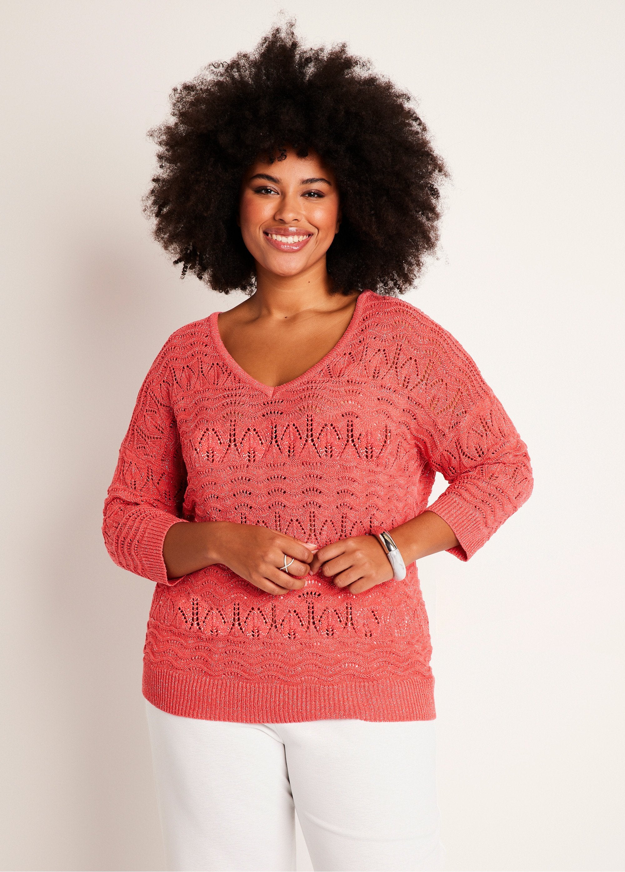 Jersey_con_cuello_en_V_y_estampado_calado_de_manga_3/4_Coral_FA1_curvy