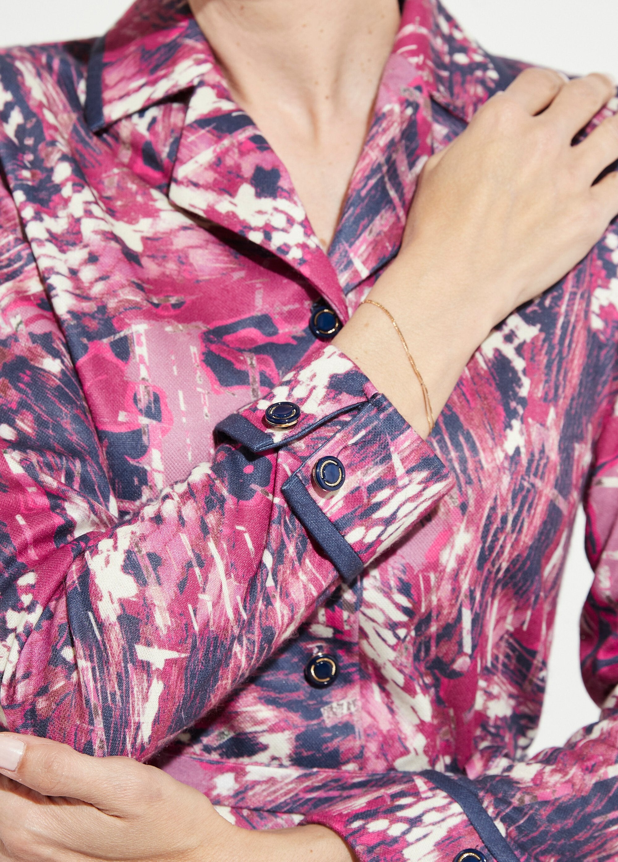 Vestido_estampado_con_botones_y_cuello_sastre_Rosa_y_azul_marino_DE3_slim