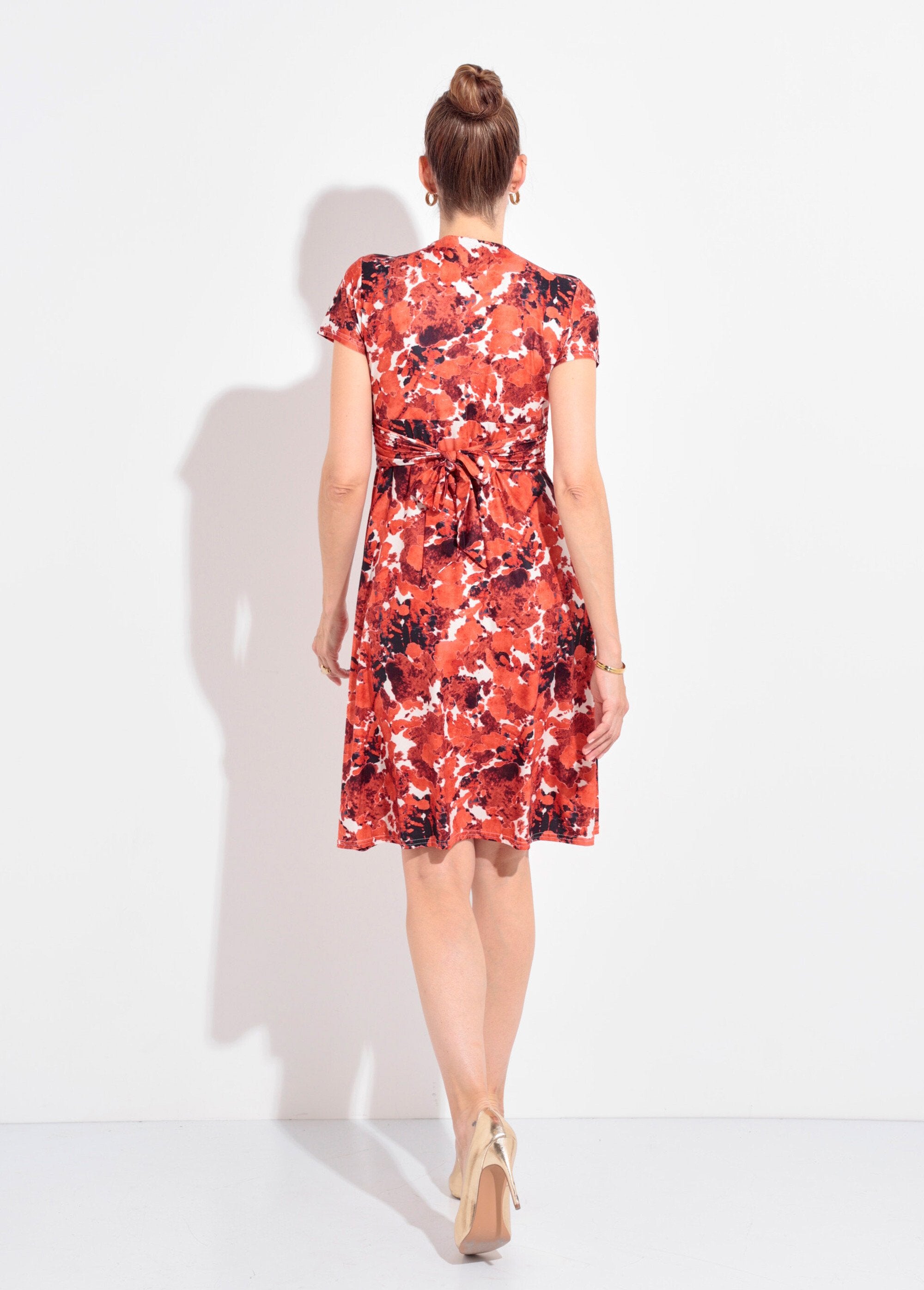 Vestido_corto_gráfico_de_manga_corta_naranja_DO1_slim