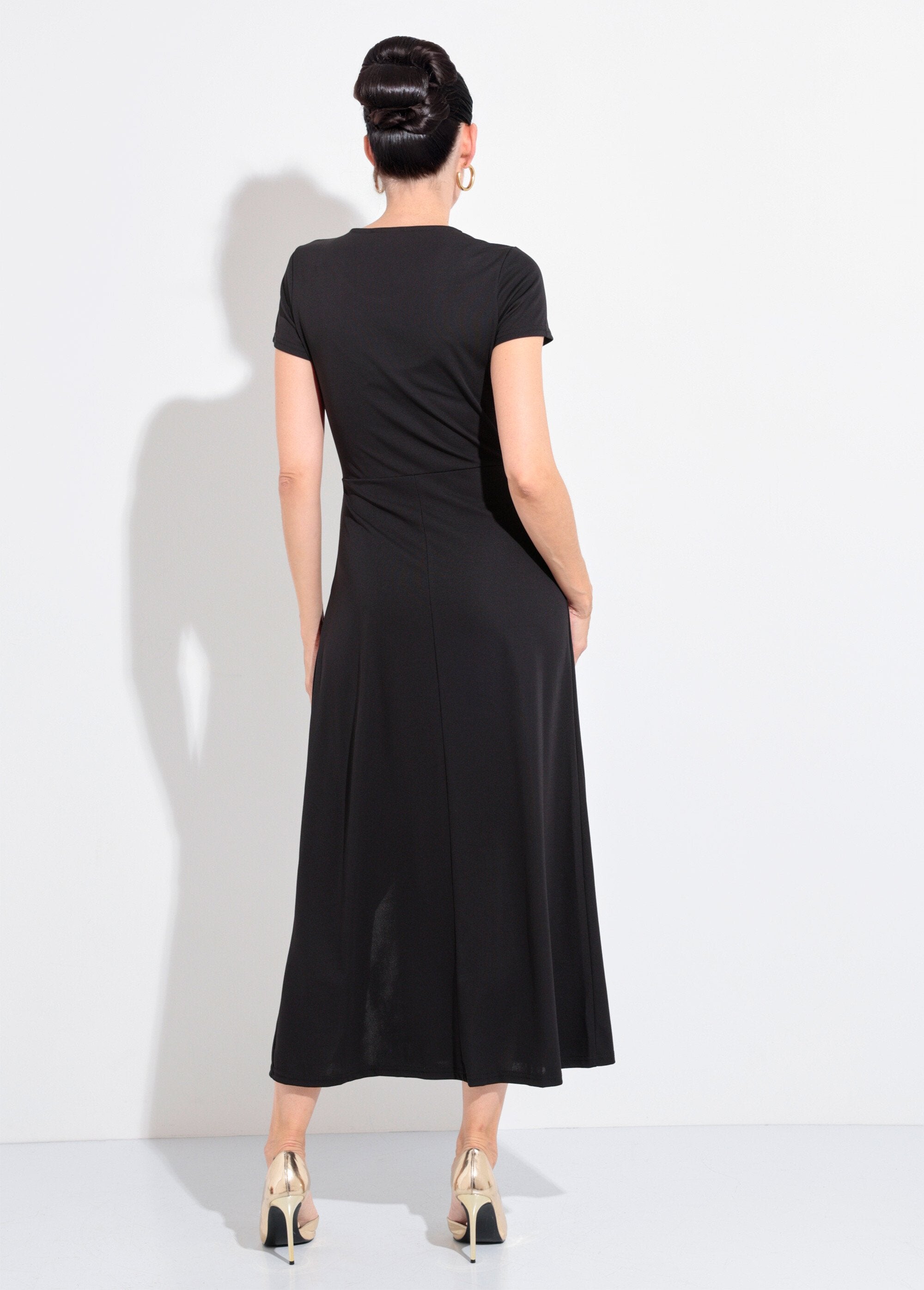 Vestido_largo_fluido_de_malla_con_detalle_de_joya_Negro_DO1_slim