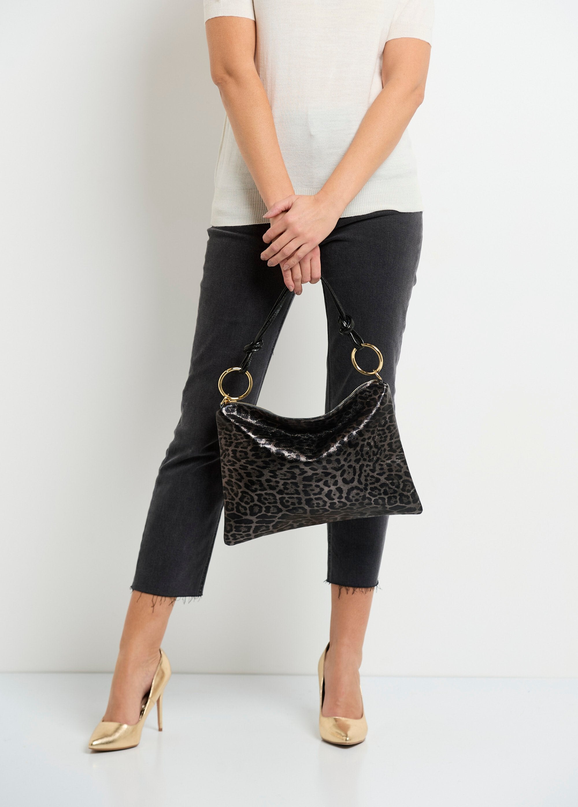 Bolso_de_piel_brillante_con_estampado_de_leopardo_Gris_leopardo_FA1_slim