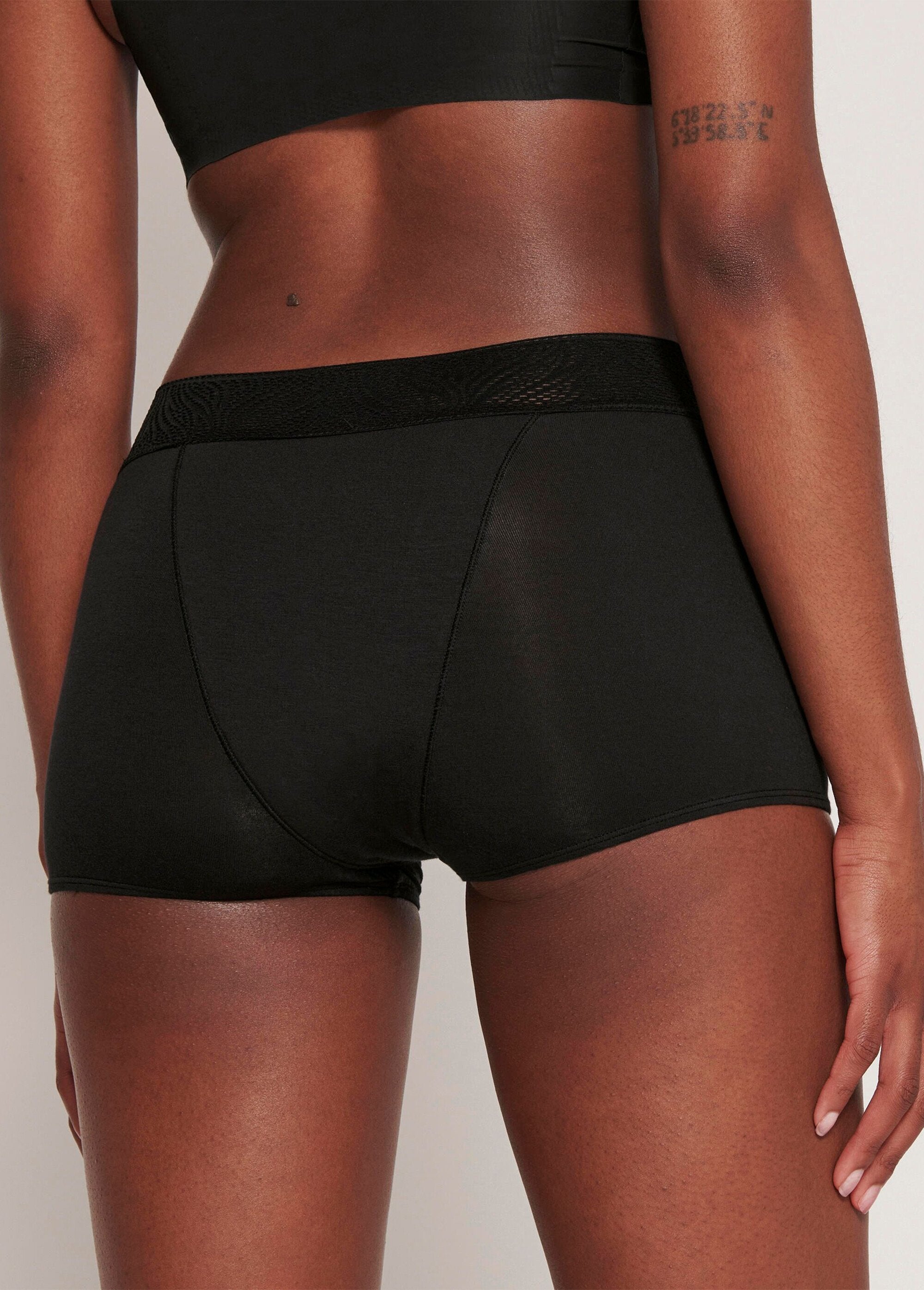 Pantalones_cortos_menstruales_antifugas_Negro_DO1_slim