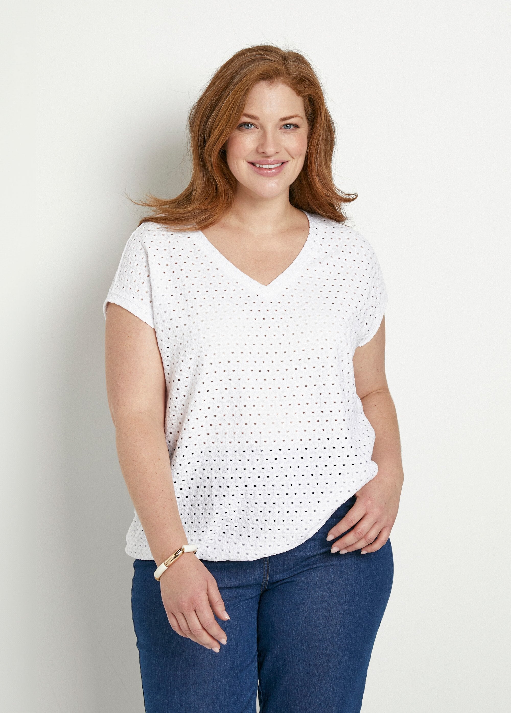 Camiseta_holgada_con_blusa_corta_lisa_de_cuello_en_V_Blanco,_Blanca_FA1_curvy