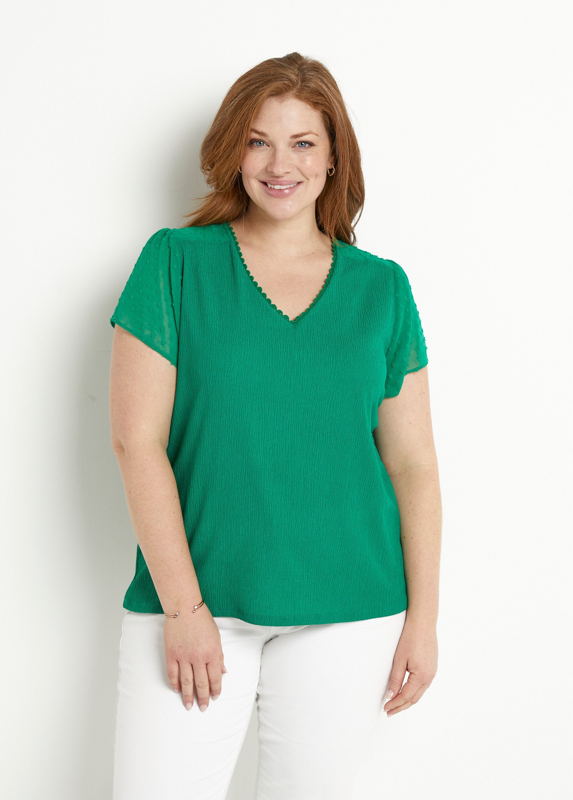 Camiseta_de_raso_de_manga_corta_con_cuello_en_V_Verde_FA1_curvy