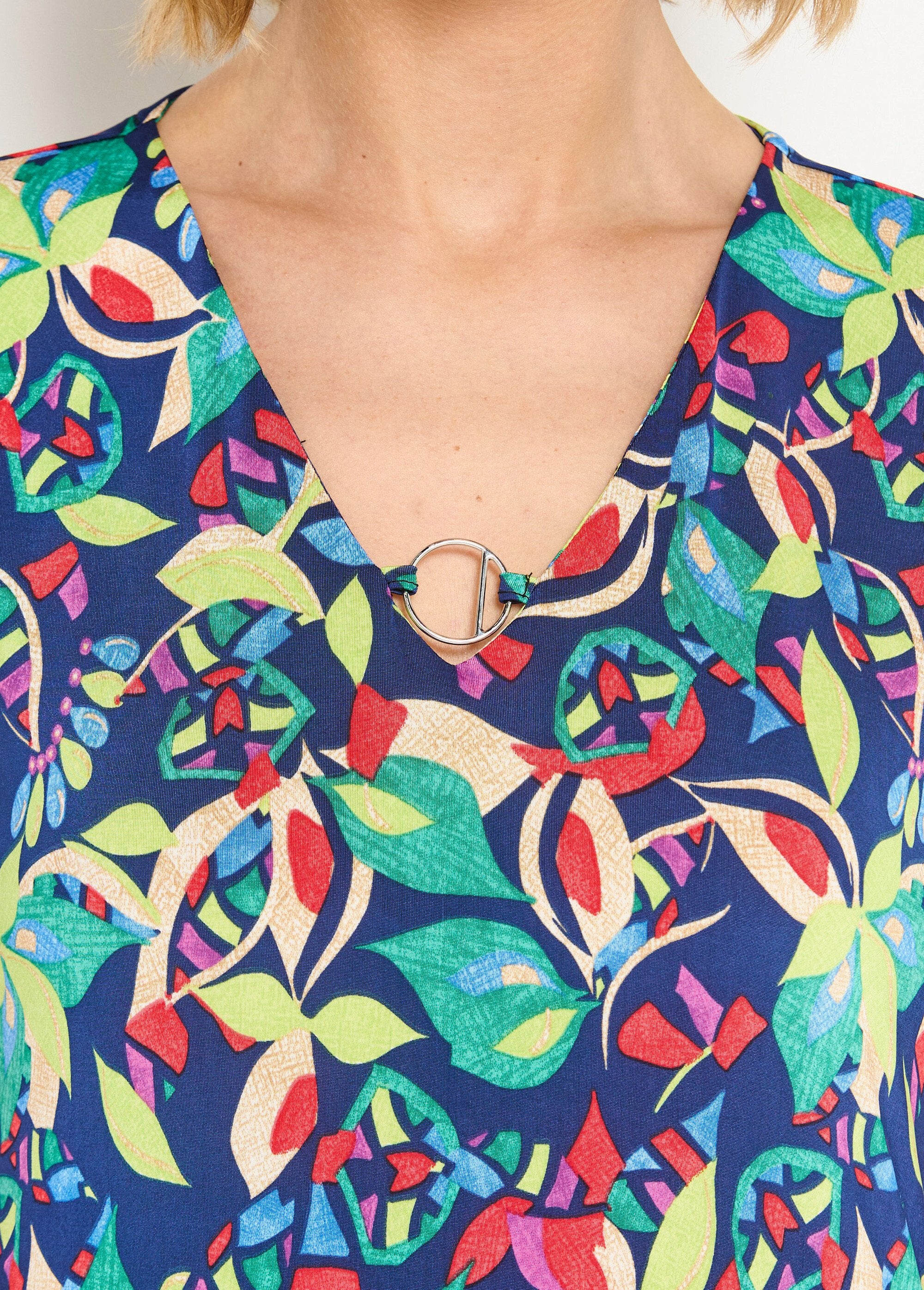 Camiseta_de_manga_corta_lisa_o_estampada_azul_marino_y_verde_DE1_slim