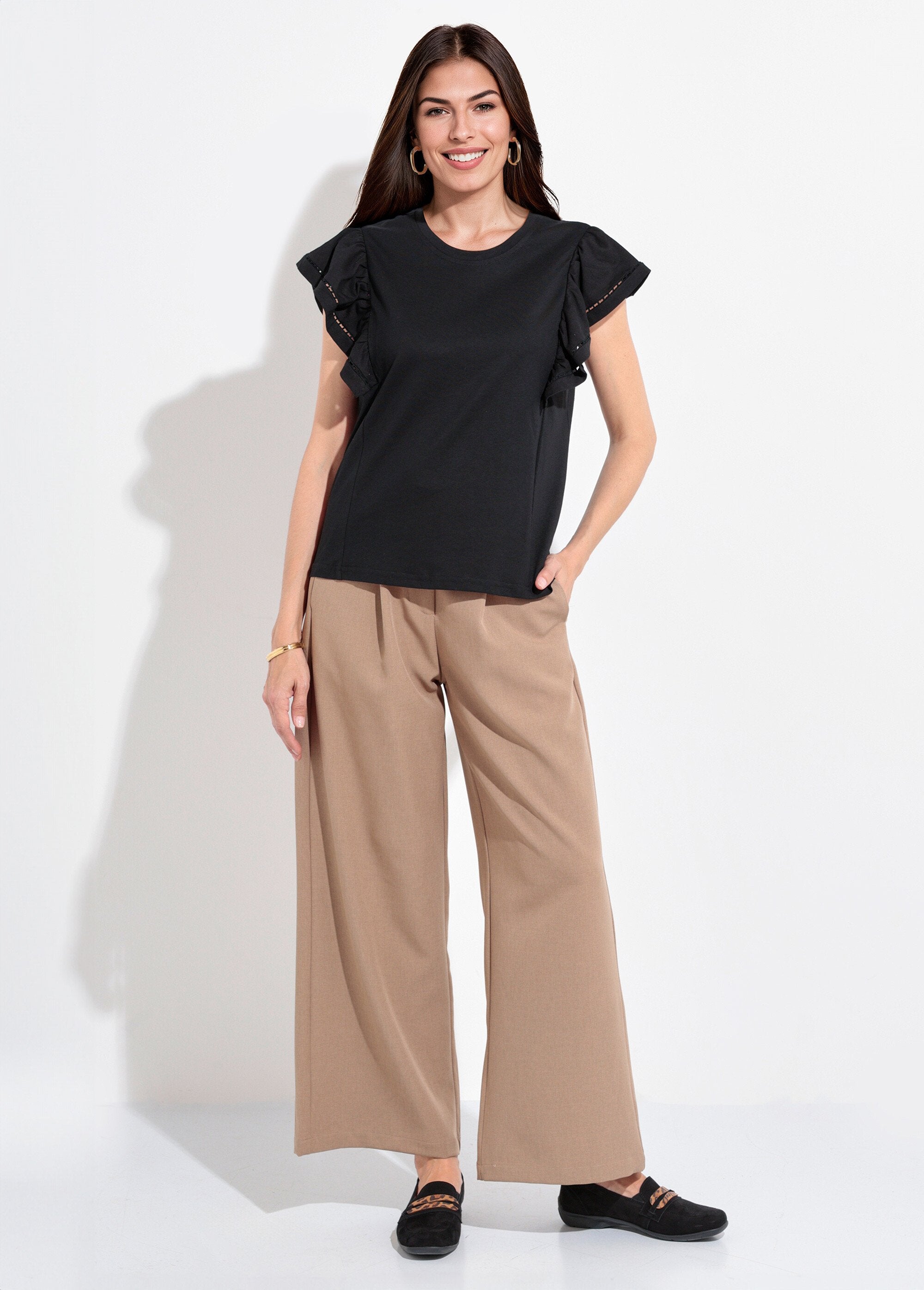 Camiseta_de_manga_corta_con_volantes_calados_Negro_SF1_slim