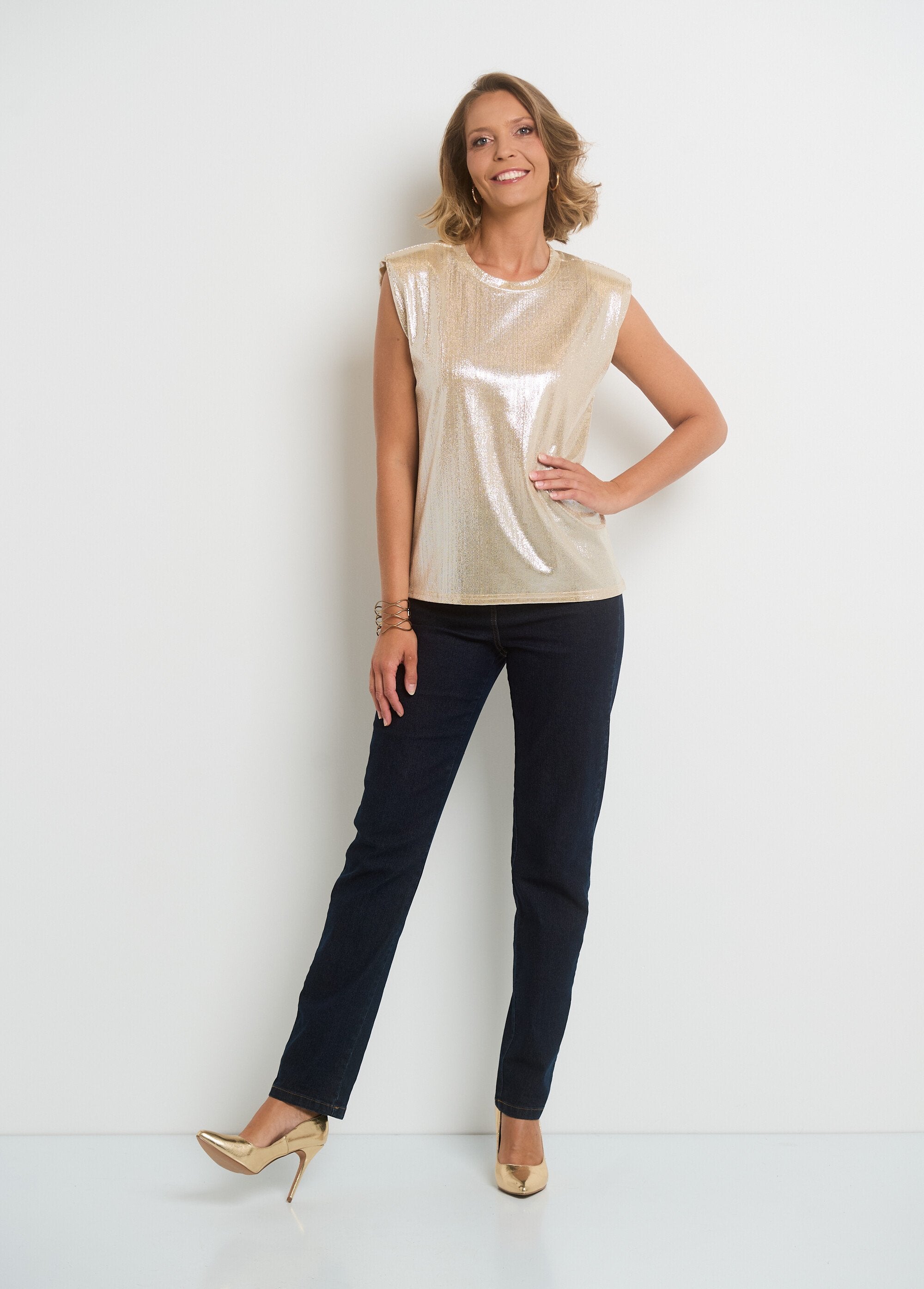 Camiseta_metálica_sin_mangas_y_cuello_redondo_Oro_SF1_slim