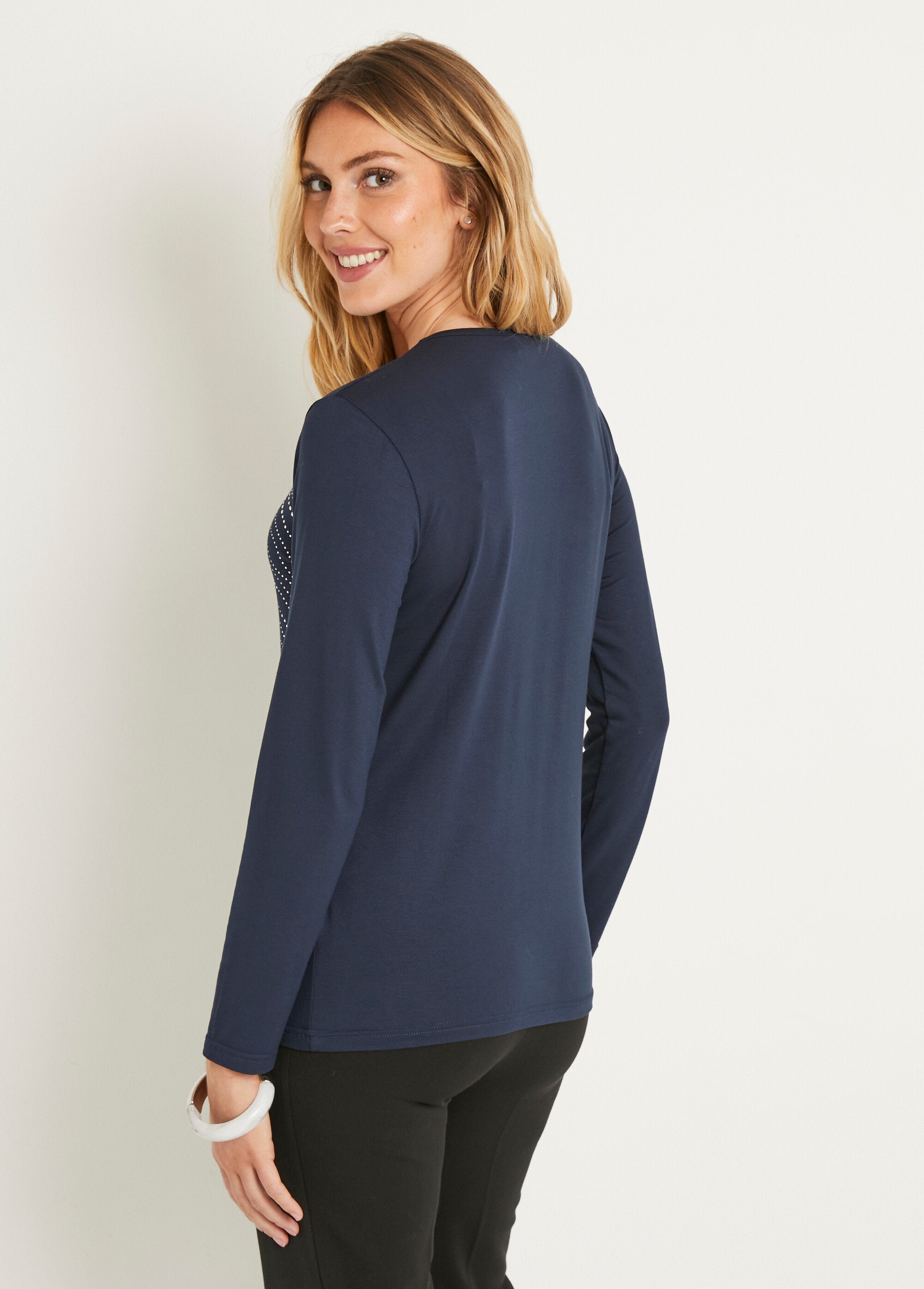 Camiseta_corta_recta_lisa_con_strass_cuello_redondo_Marina_DO1_slim