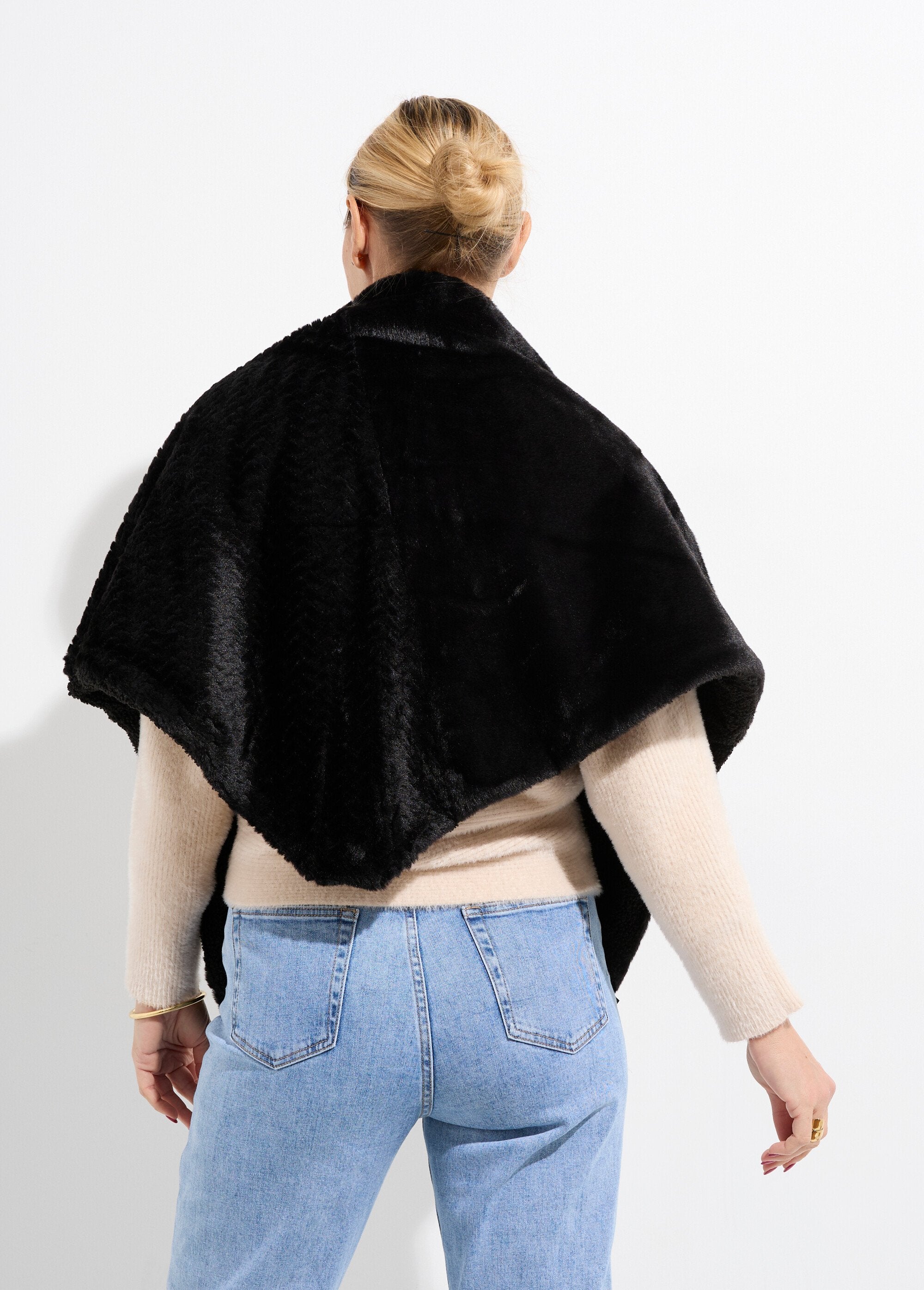 Gargantilla_de_piel_sintética_con_botones_Negro_DO1_slim