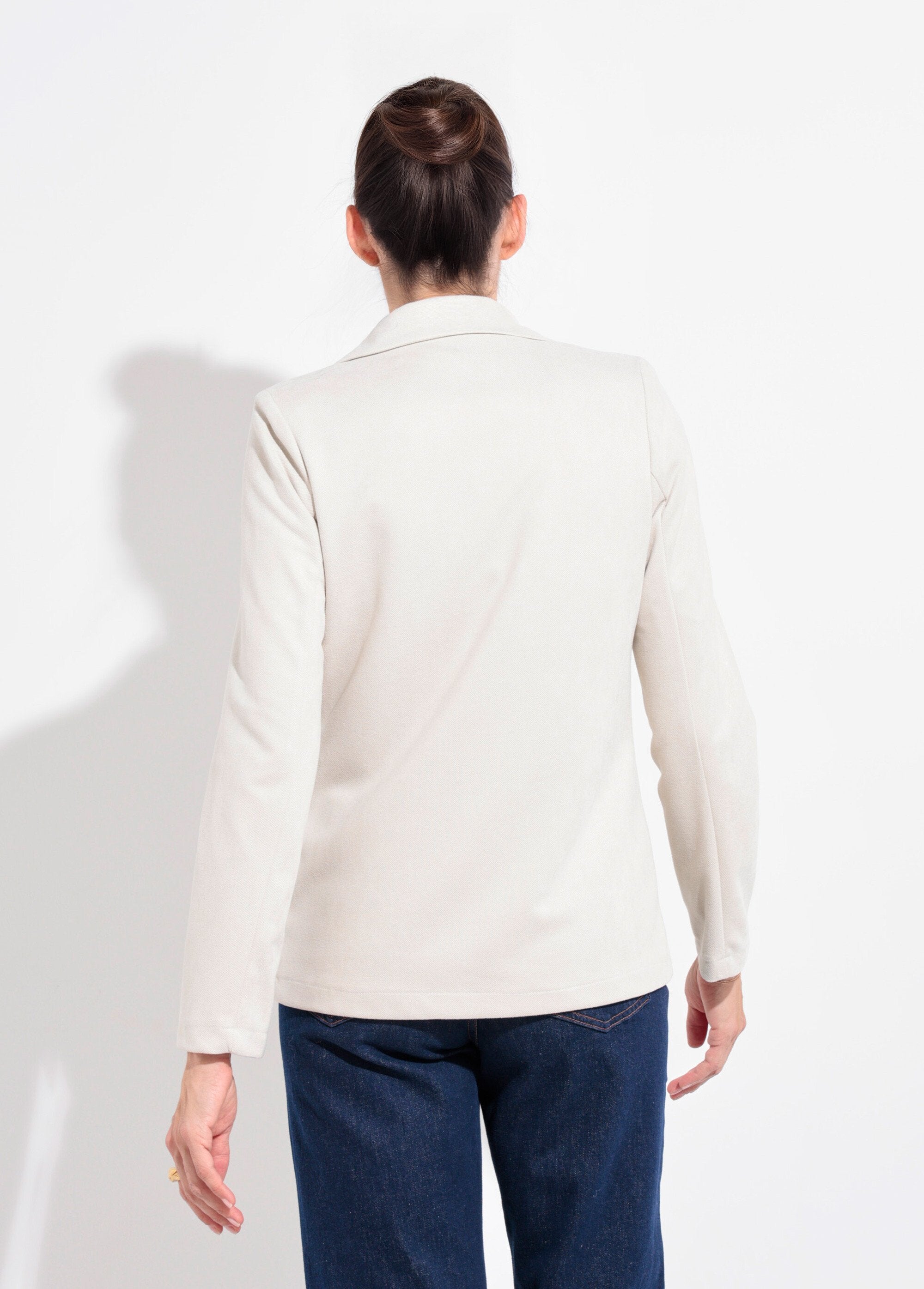 Chaqueta_de_cuello_sastre_de_sarga_suave_con_1_botón_Crudo_DO1_slim