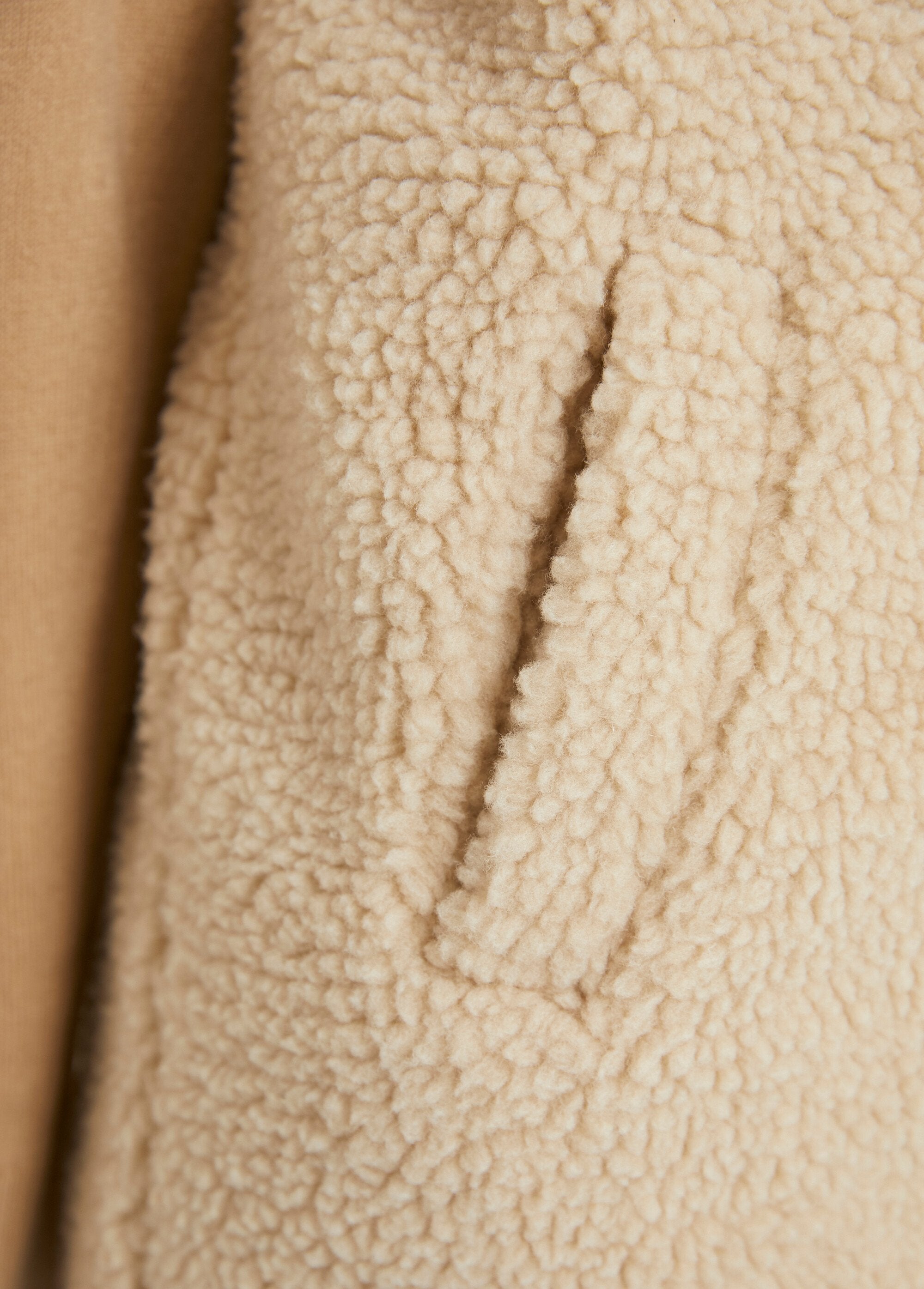 Chaqueta_de_sherpa_sin_mangas_con_cuello_alto_Crudo_DE3_slim