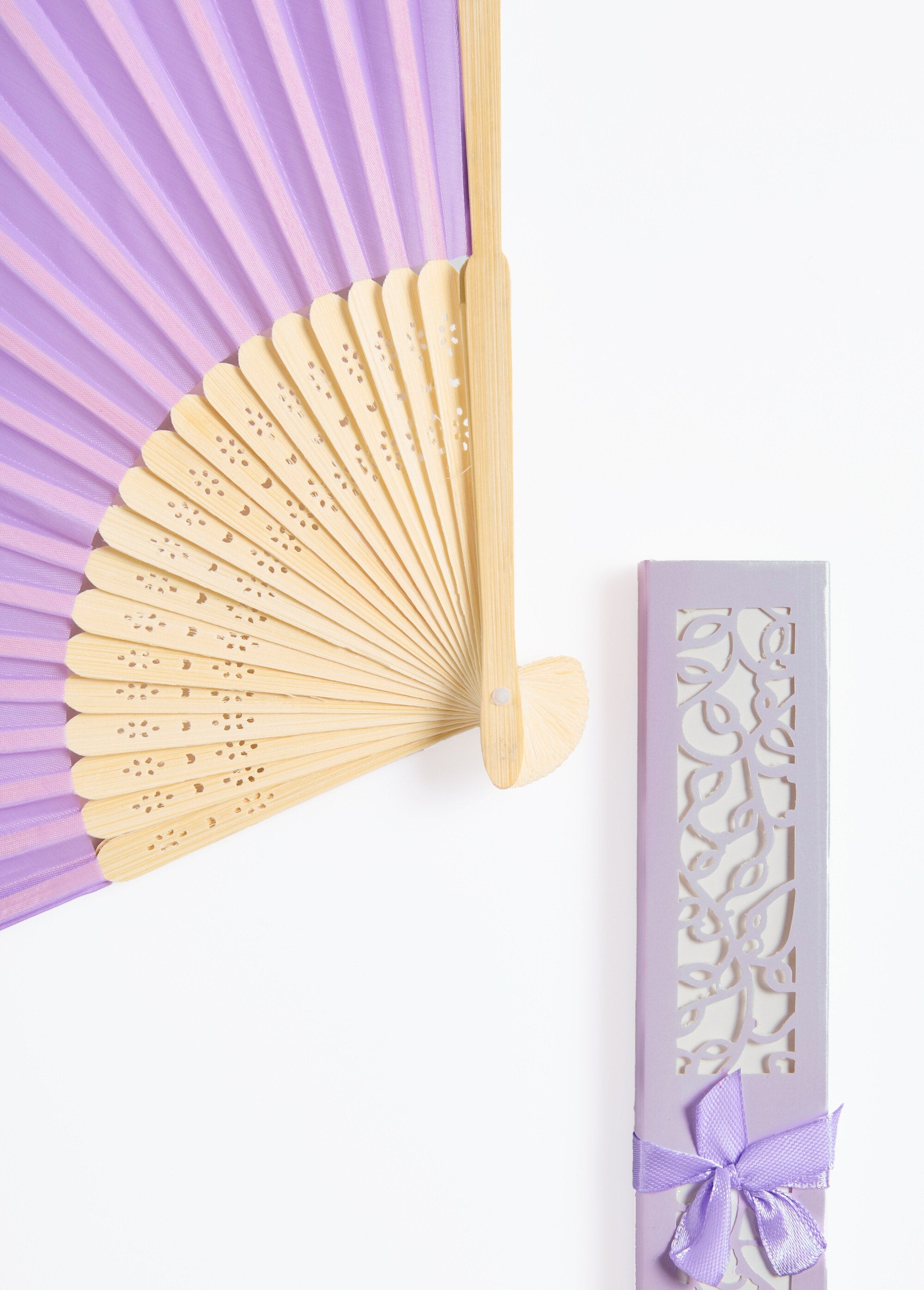 Abanico_de_bambú_y_estuche_de_regalo_Lila_DE2_slim