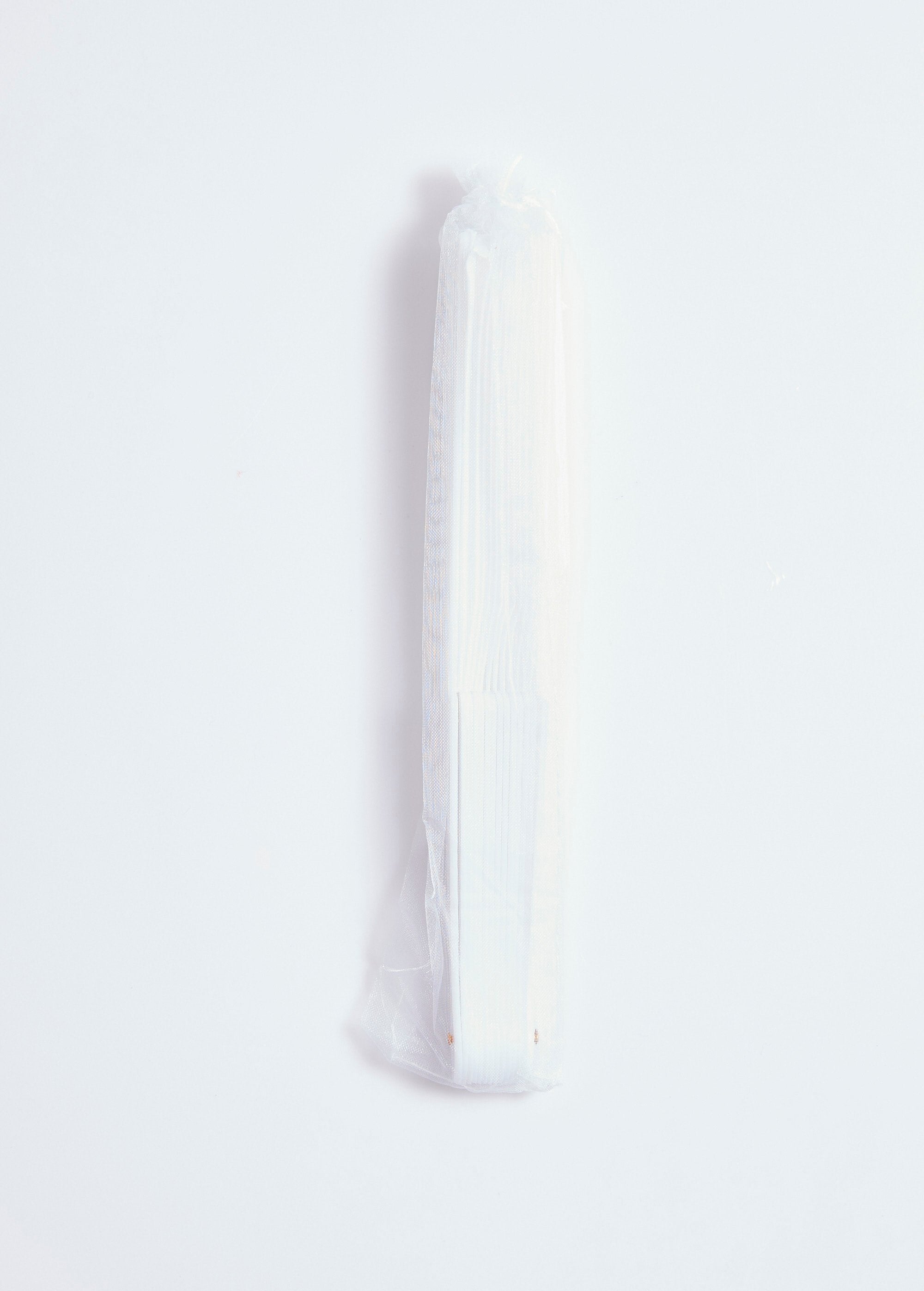 Abanico_y_bolsa_de_organza_Blanco,_Blanca_DE2_slim