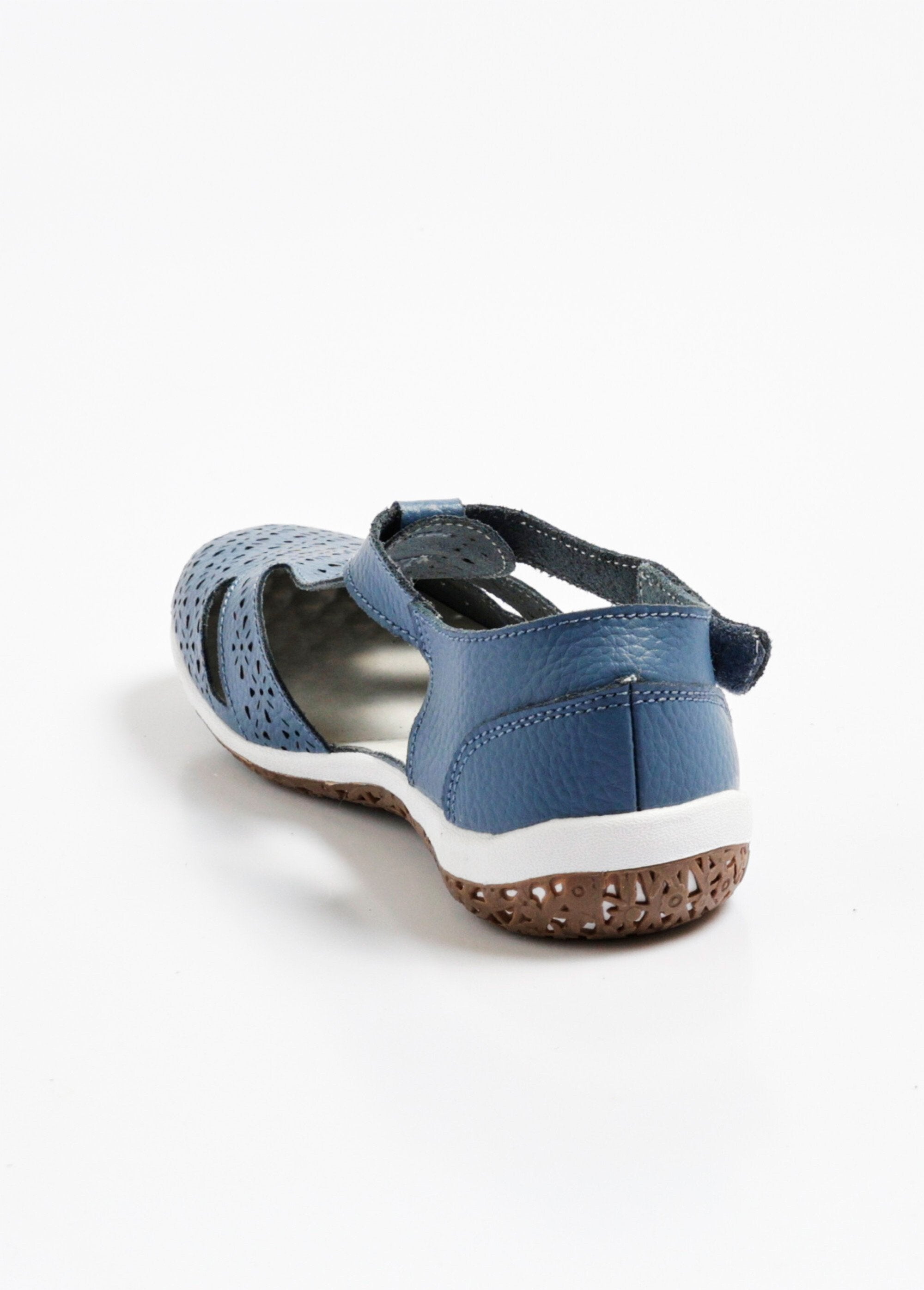Cómodas_bailarinas_de_piel_calada_con_velcro_Azul_DO1_slim